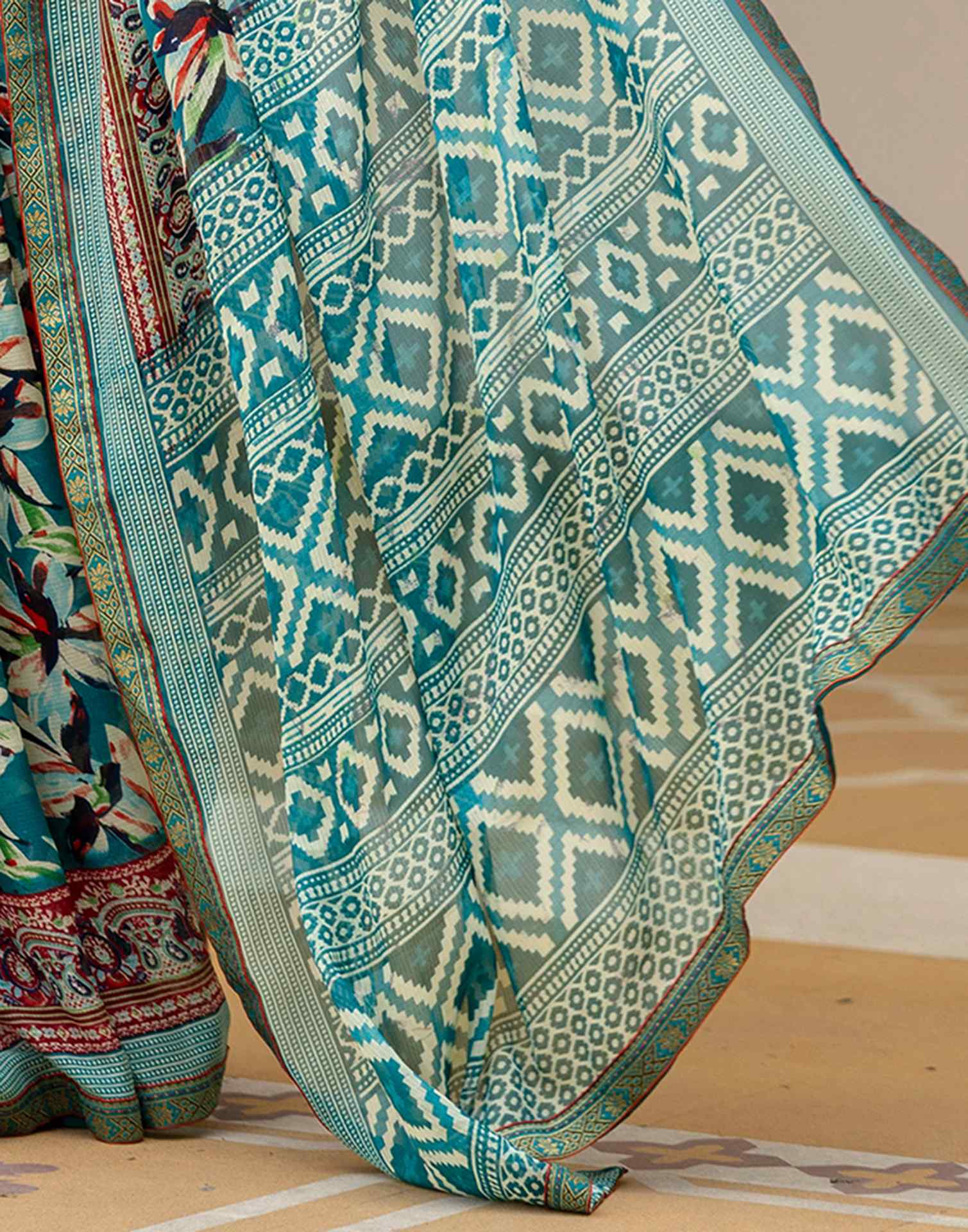 Rama Green Georgette Printed Lace Saree - Image 12