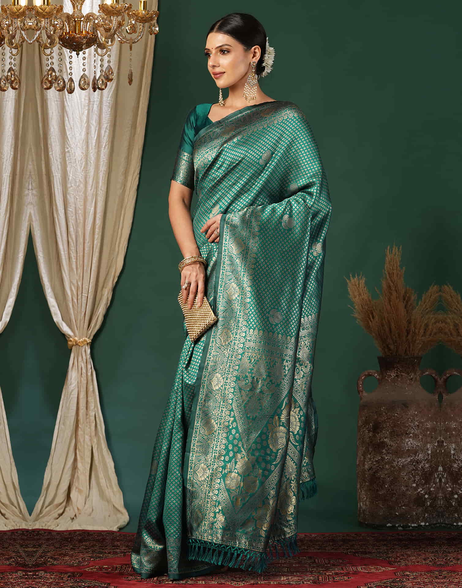 Green Silk Blend Woven Banarasi Saree - Image 4