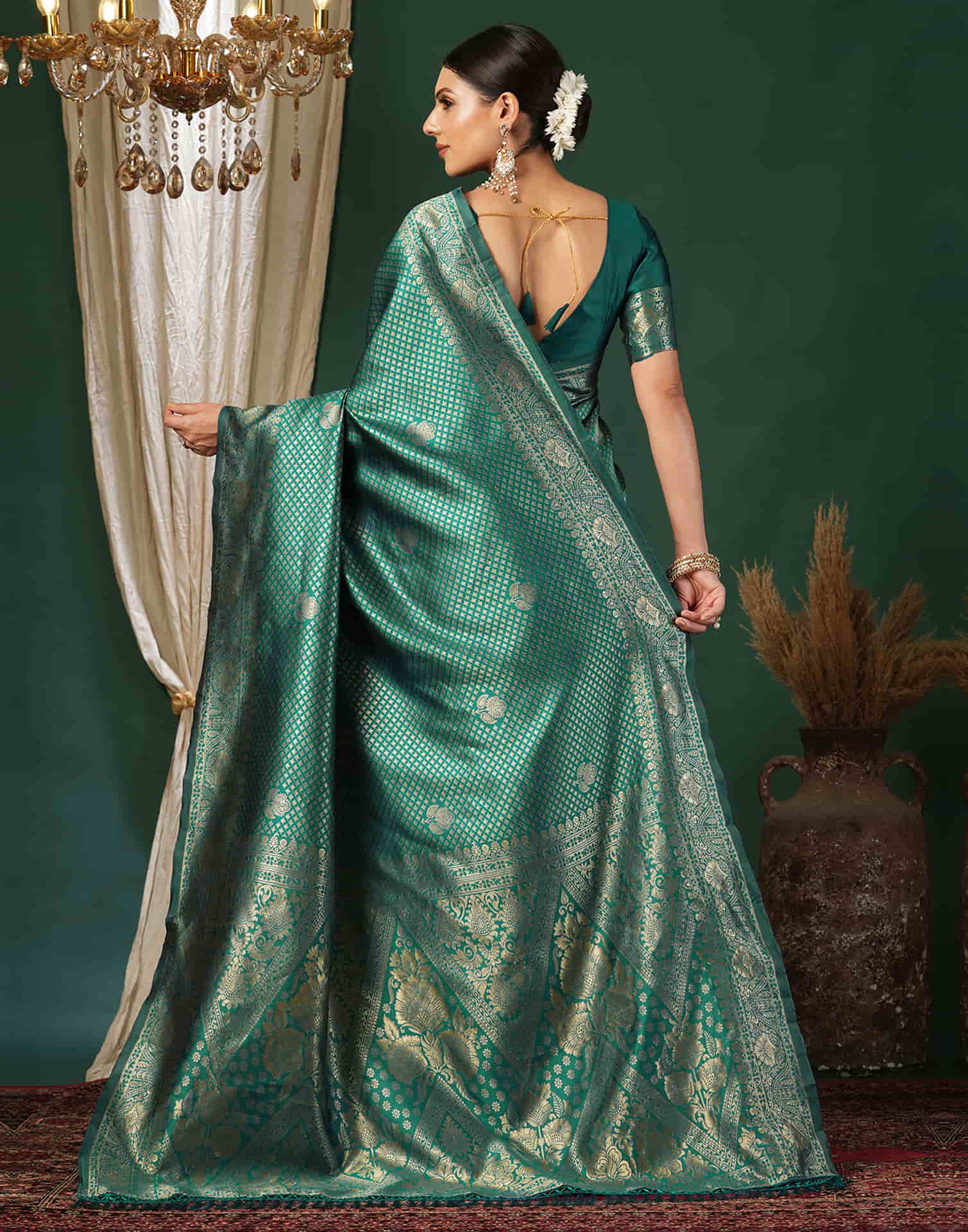 Green Silk Blend Woven Banarasi Saree - Image 5