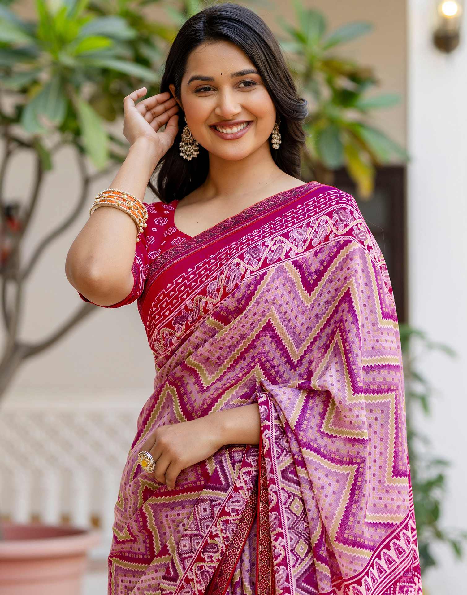 Rani Pink Georgette Ikkat Printed Lace Saree - Image 4