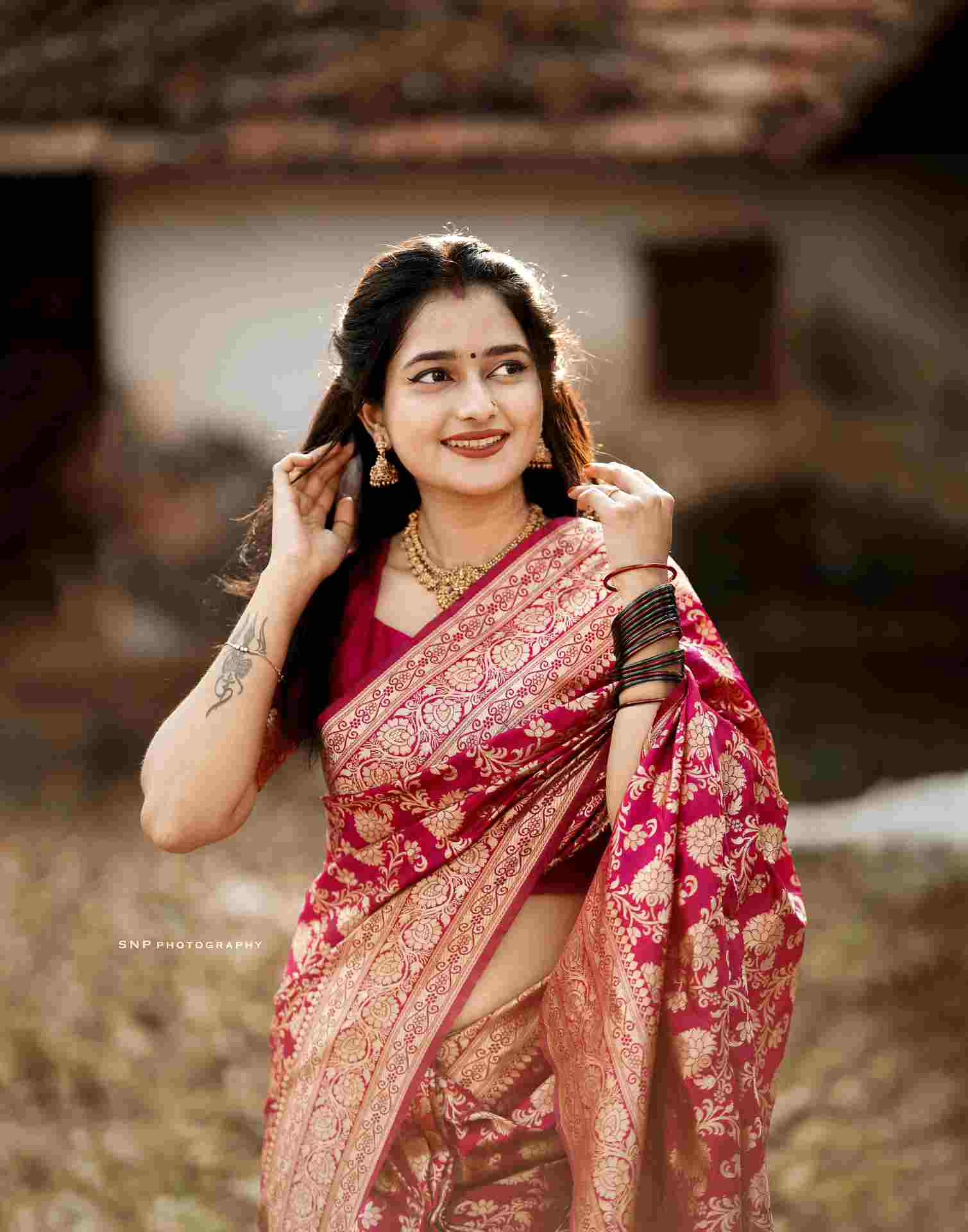 Rani Pink Silk Woven Banarasi Saree - Image 2