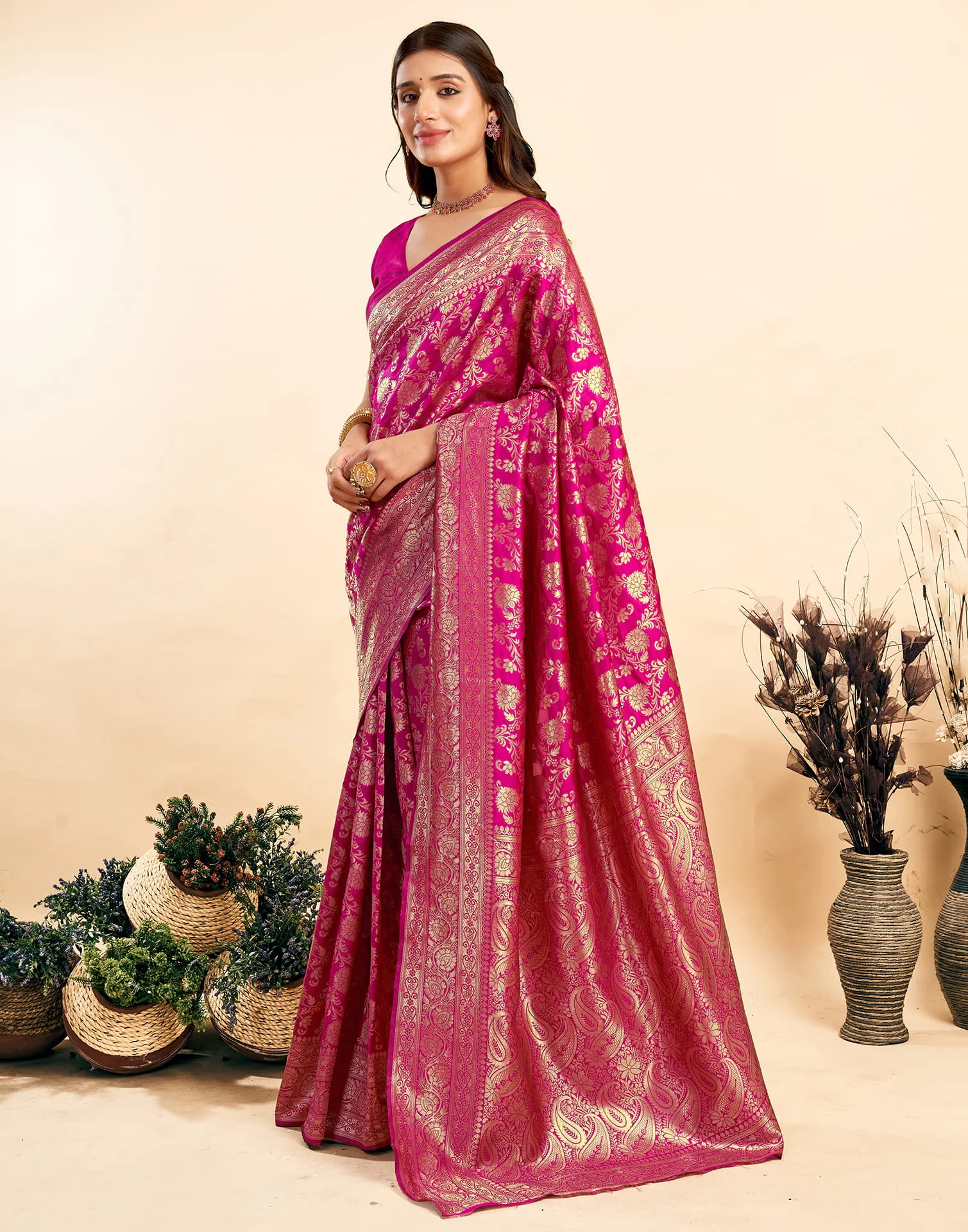 Rani Pink Silk Woven Banarasi Saree - Image 4