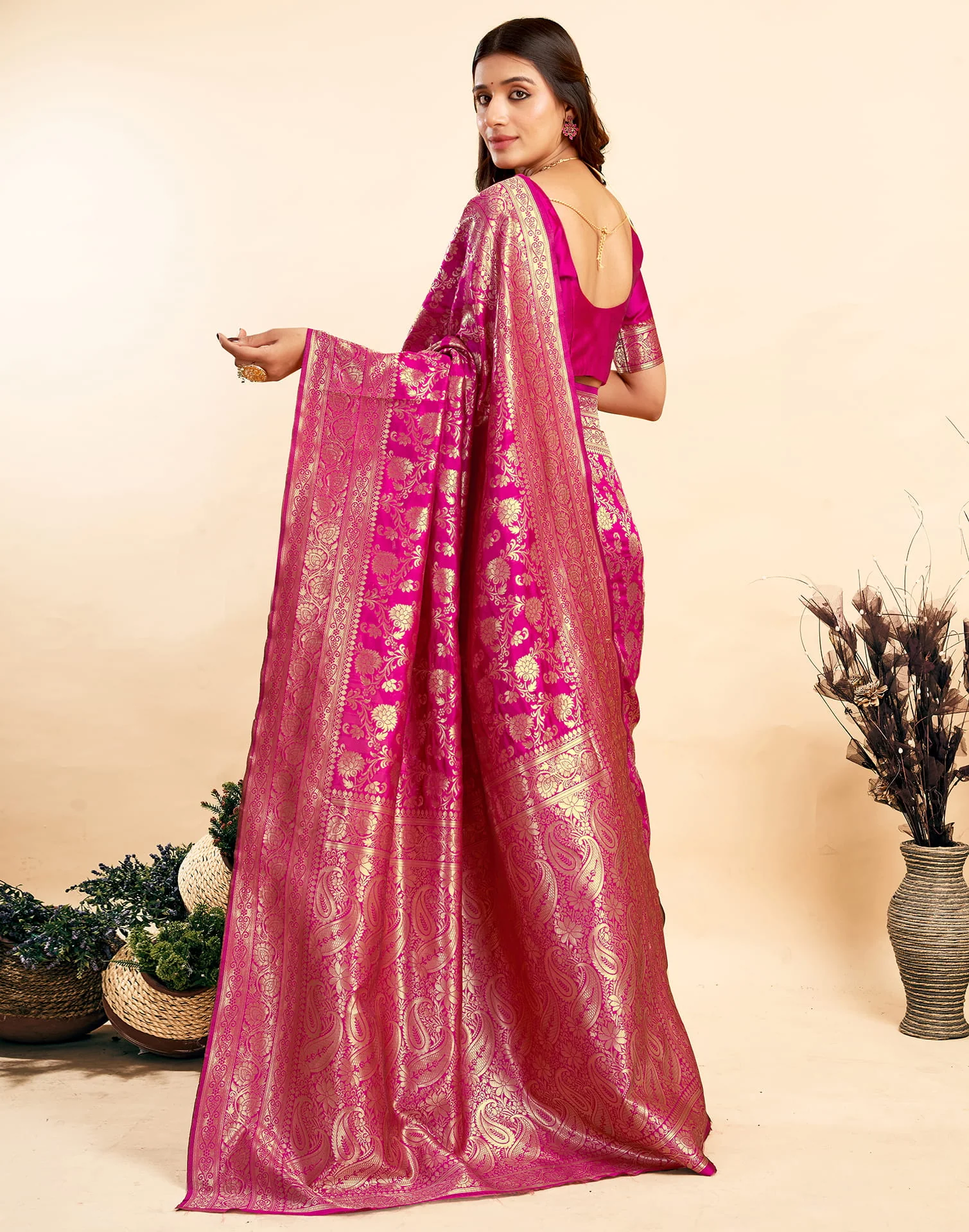 Rani Pink Silk Woven Banarasi Saree - Image 6