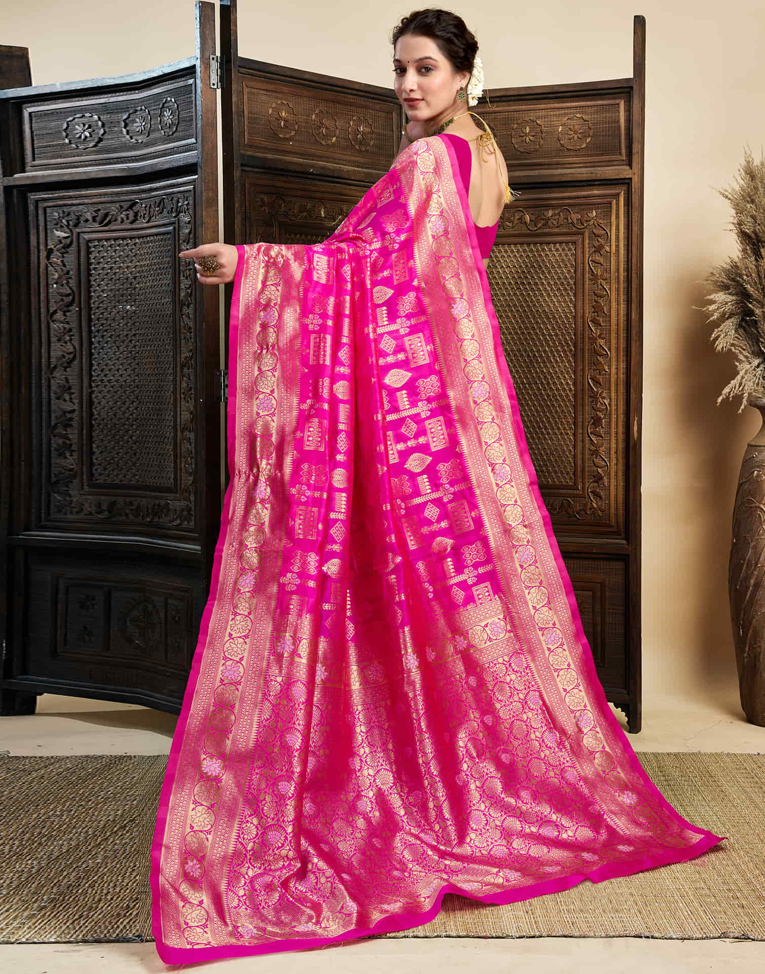 Rani Pink Silk Woven Banarasi Saree - Image 6