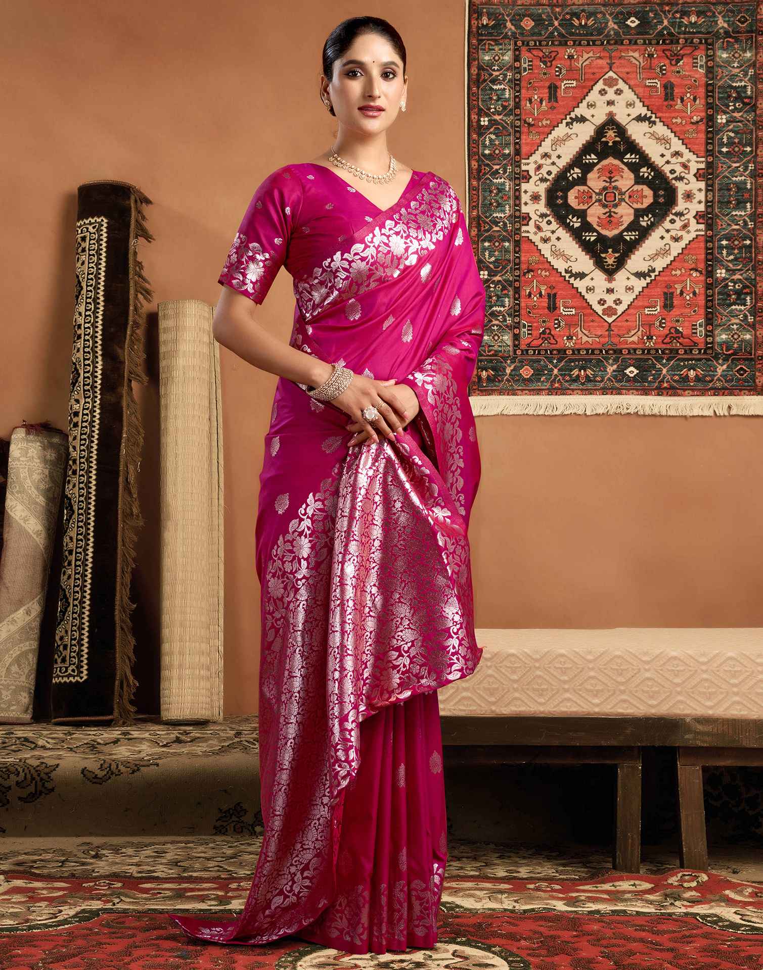 Rani Pink Silk Woven Banarasi Saree - Image 4