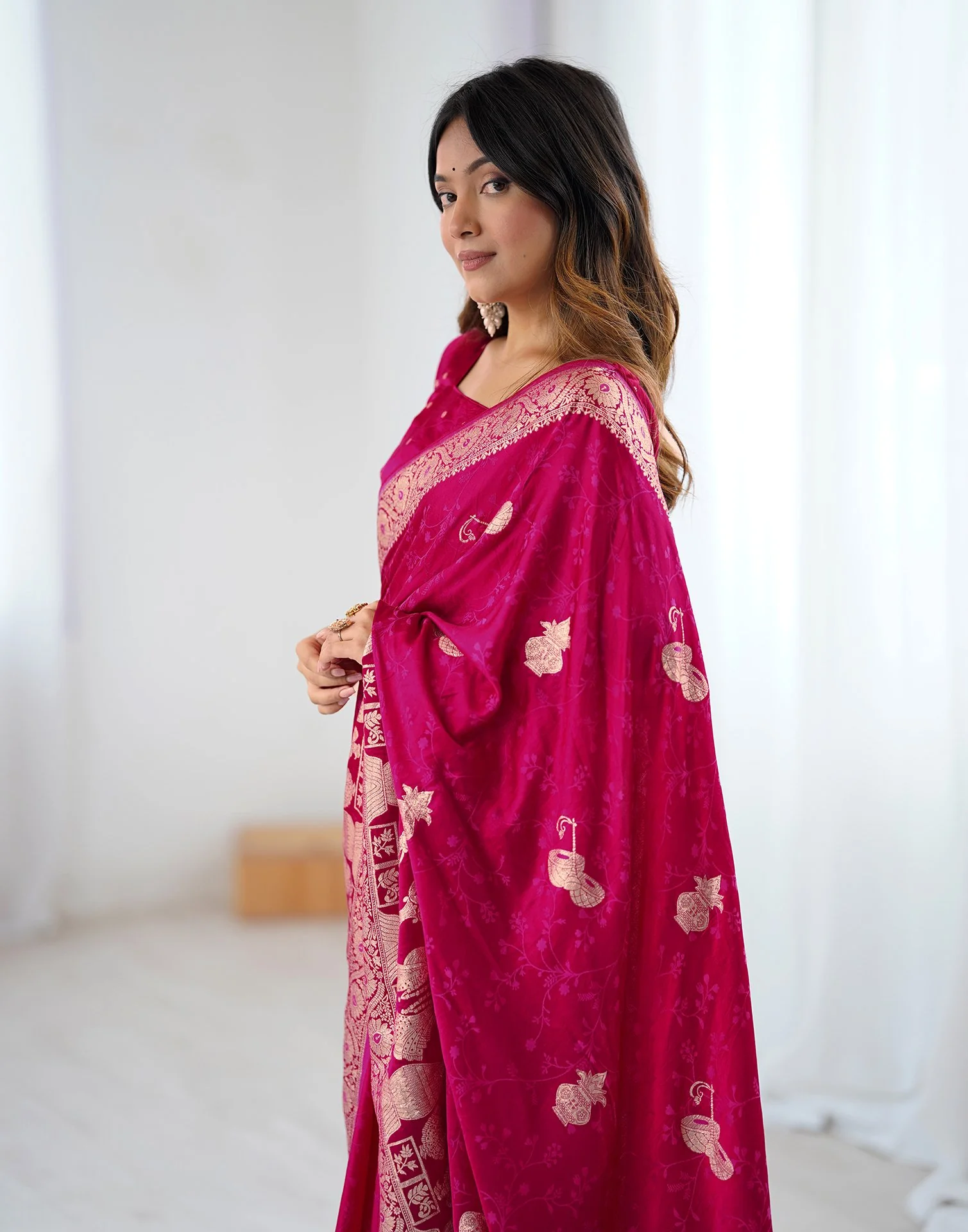 Rani Pink Silk Woven Banarasi Saree - Image 10
