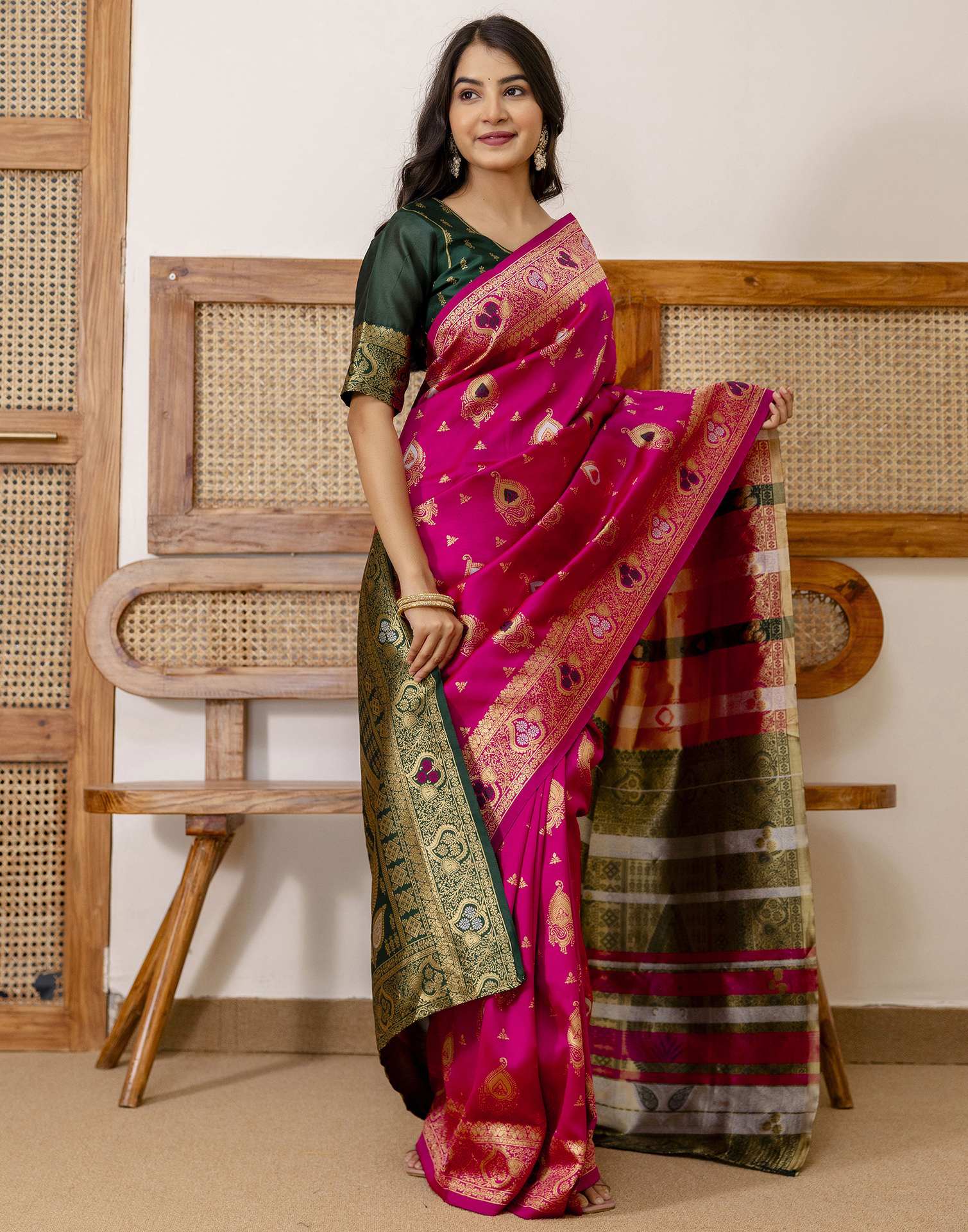 Rani Pink Silk Woven Banarasi Saree - Image 6