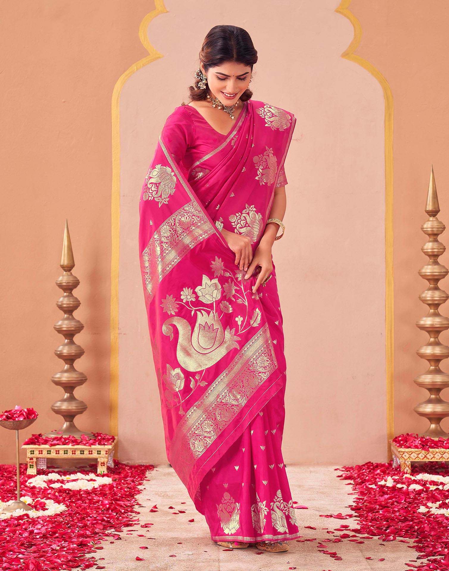 Rani Pink Silk Woven Banarasi Saree - Image 5