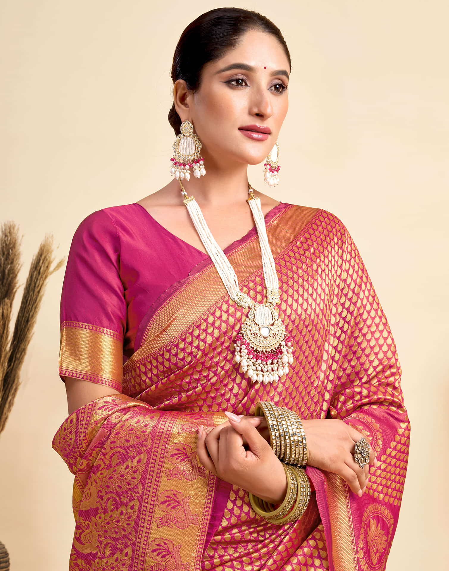 Rani Pink Silk Woven Kanjivaram Saree - Image 2