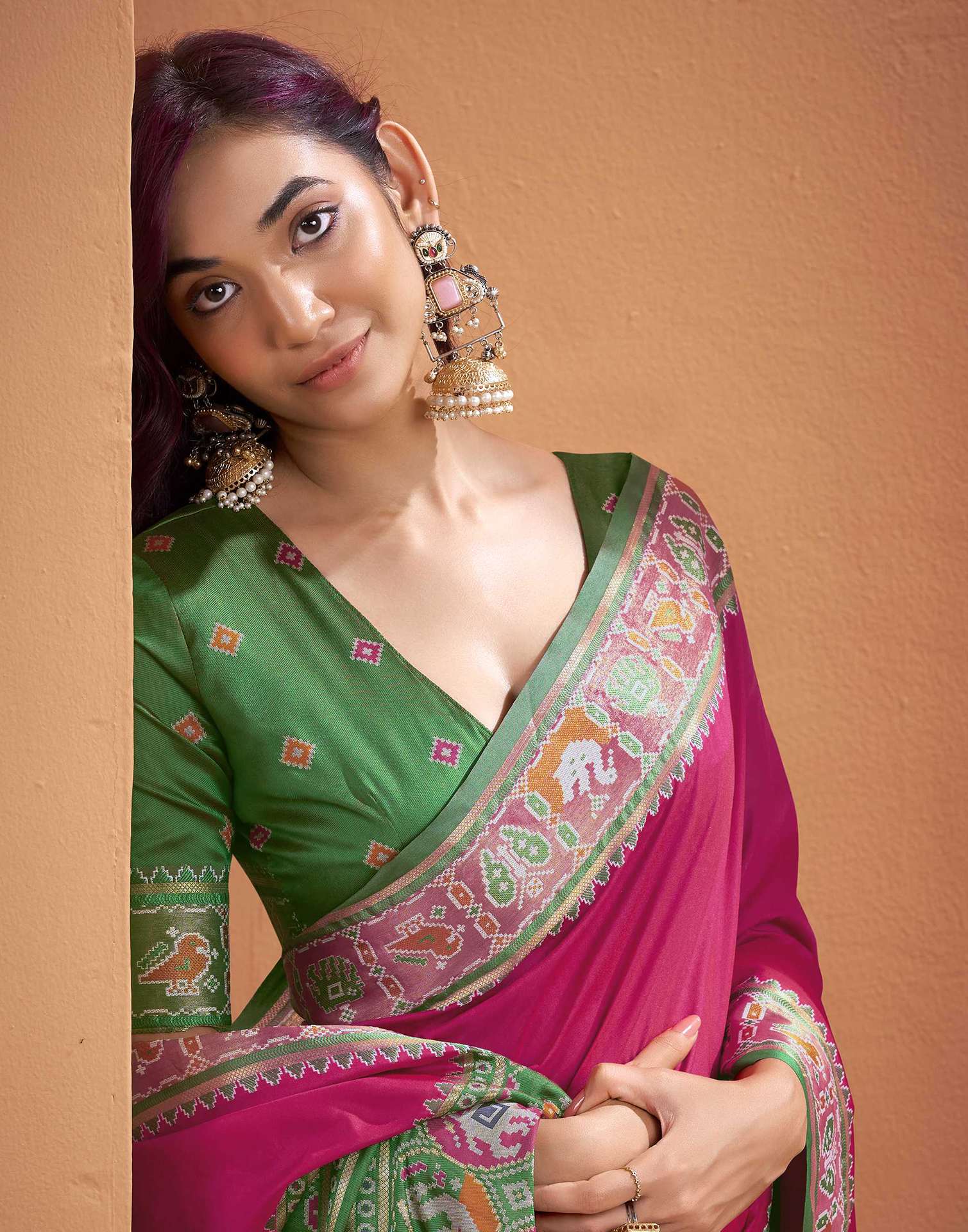 Rani Pink Silk Woven Patola Saree - Image 4