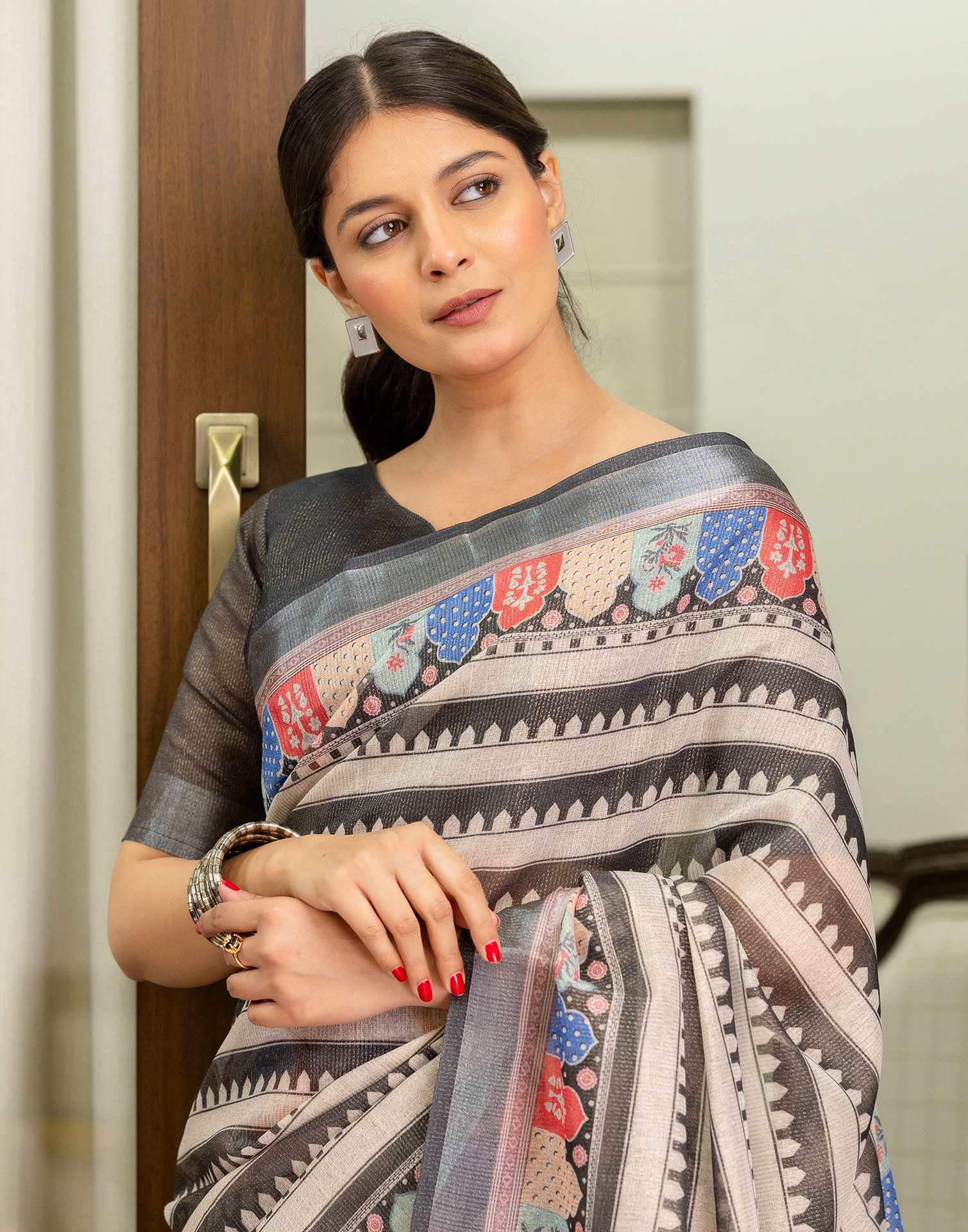 Ready To Wear Beige Cotton Printed Saree - Image 3