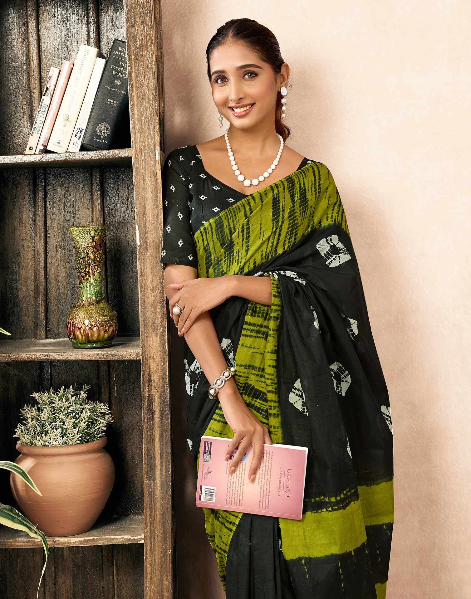Ready To Wear Bottle Green Cotton Printed Saree - Image 3