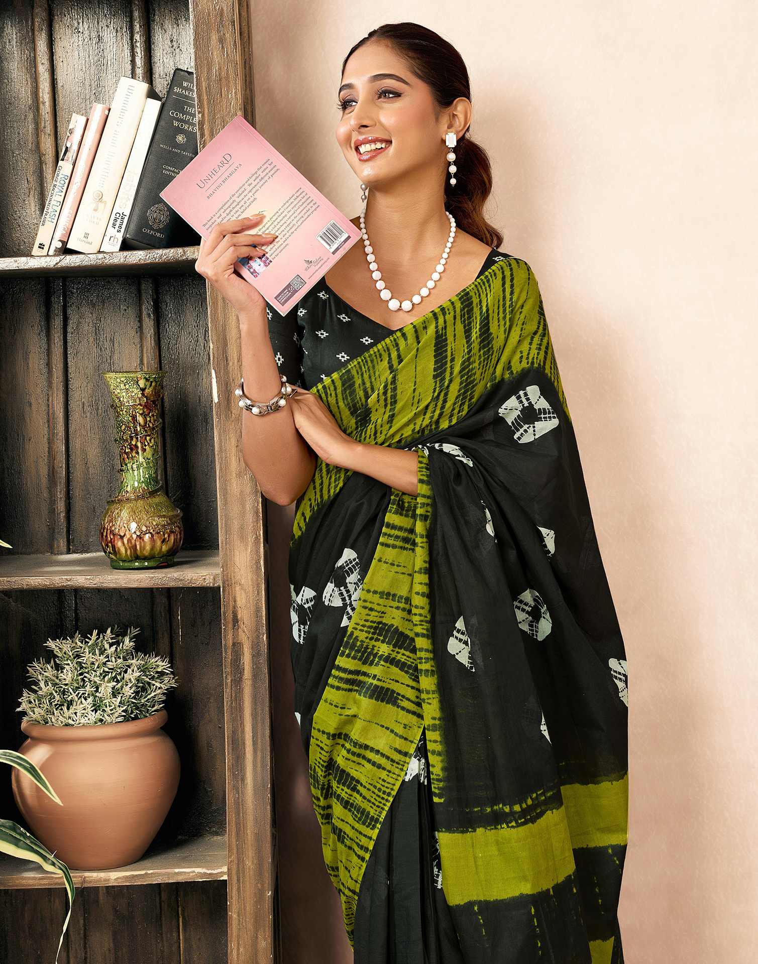 Ready To Wear Bottle Green Cotton Printed Saree - Image 4