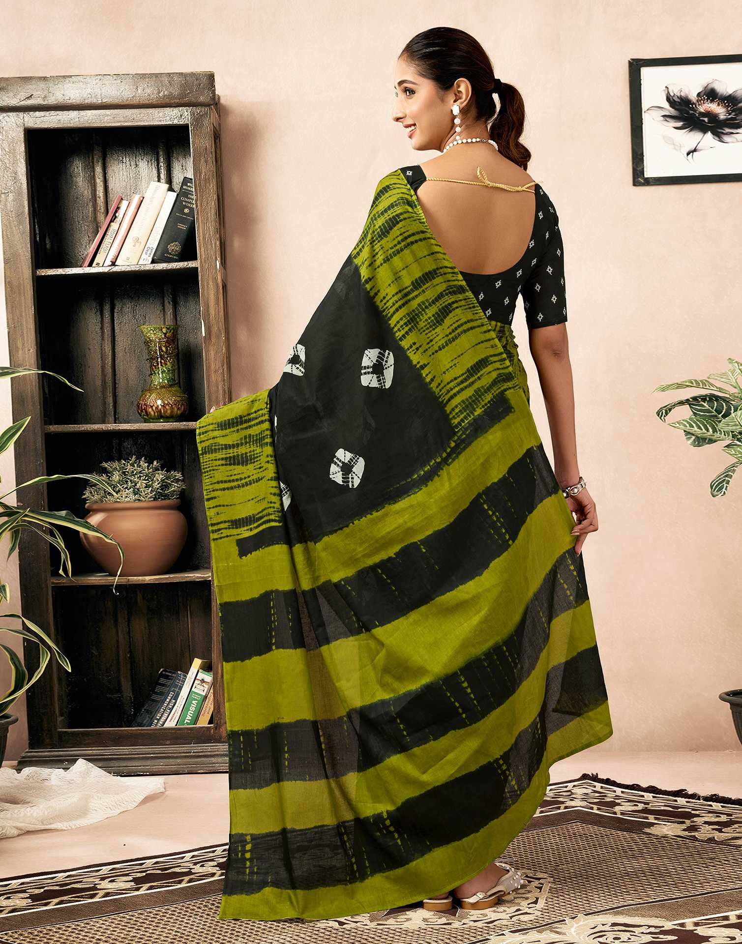 Ready To Wear Bottle Green Cotton Printed Saree - Image 7