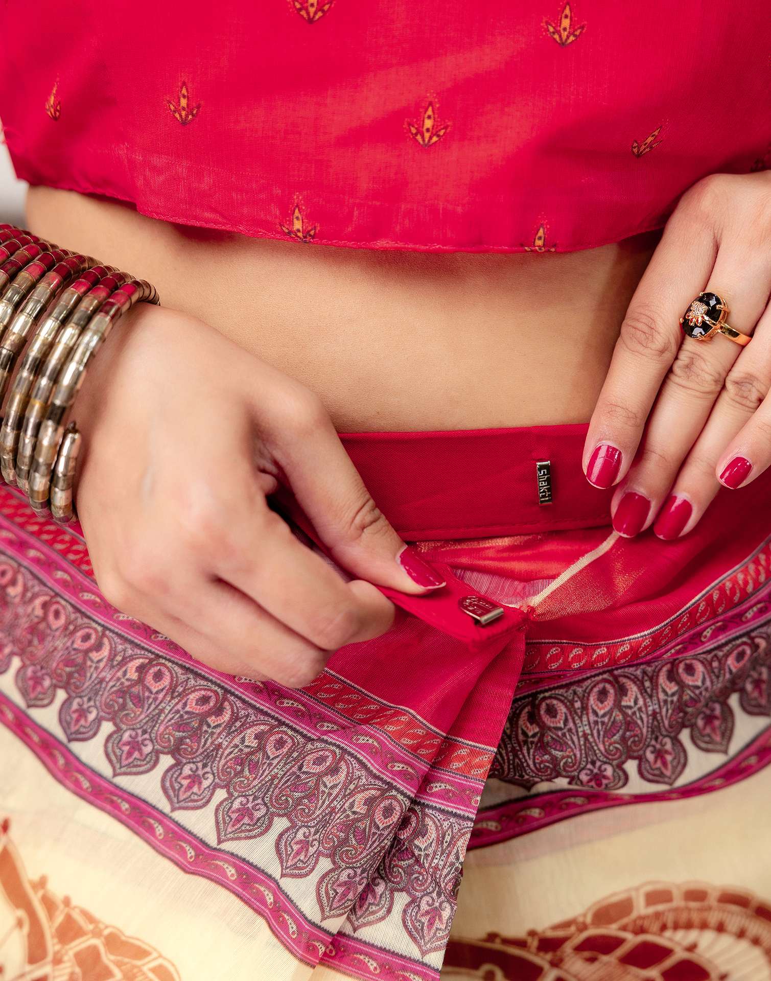 Ready To Wear Cream Linen Printed Saree - Image 2