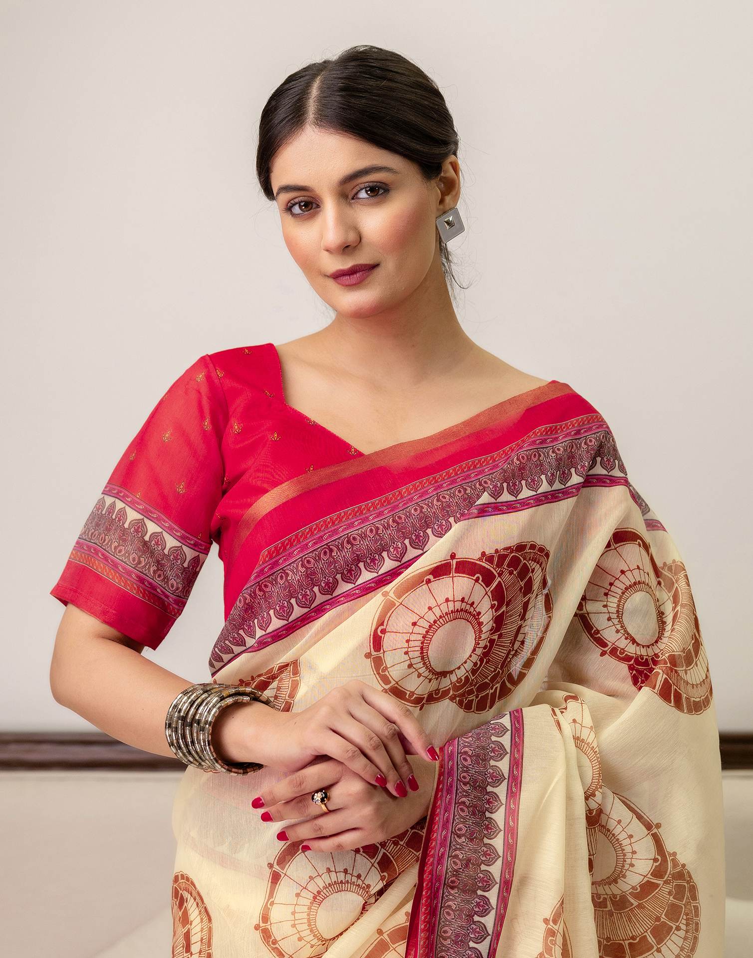 Ready To Wear Cream Linen Printed Saree - Image 4