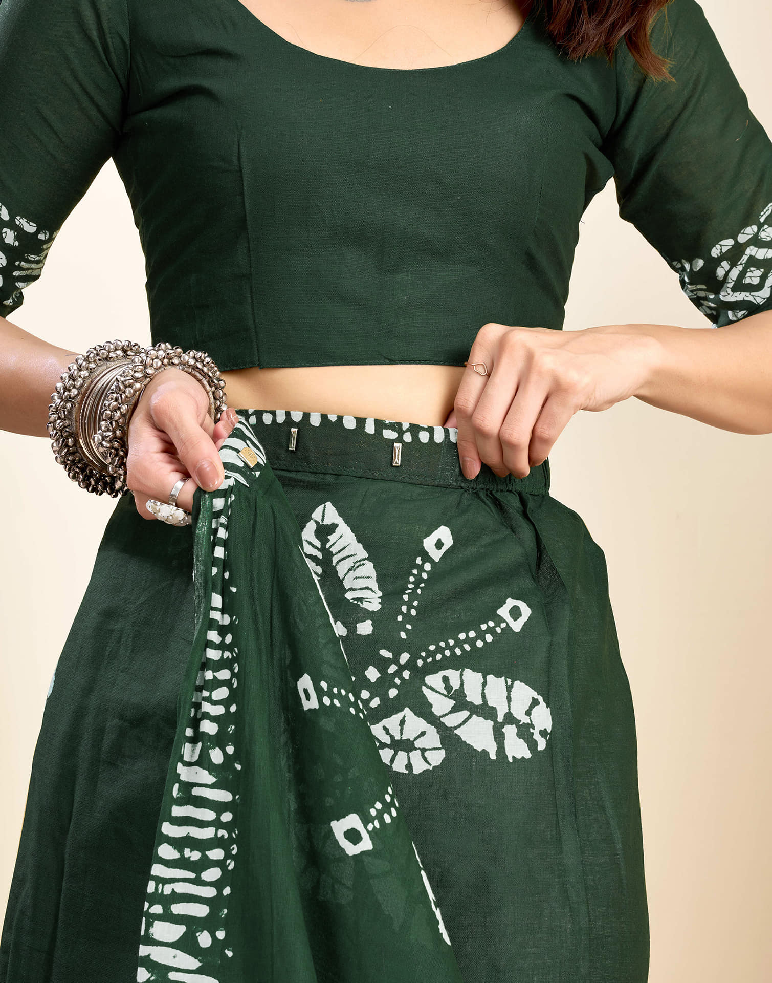 Ready To Wear Dark Green Pure Cotton Printed Saree With Pocket - Image 4