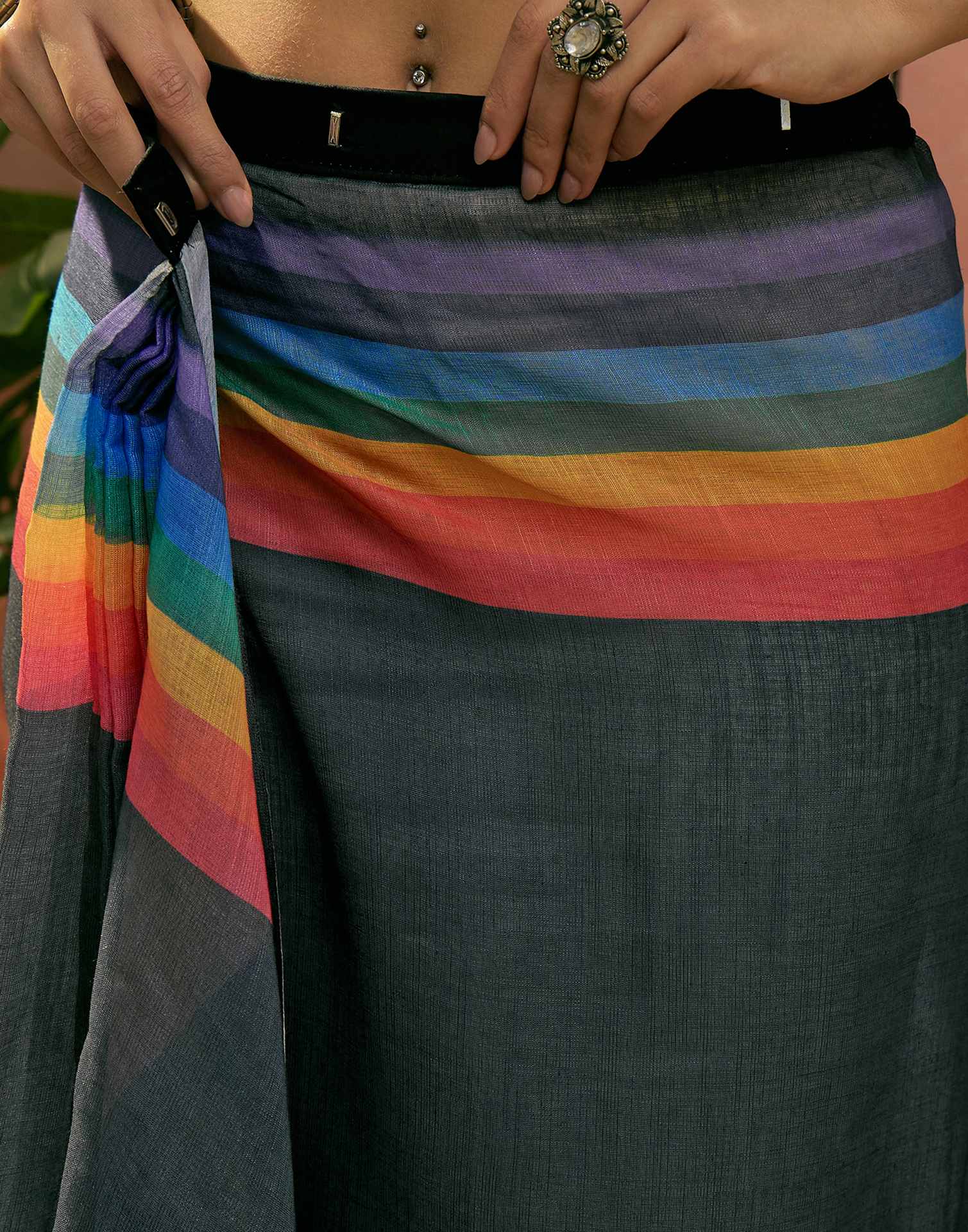 Ready To Wear Dark Grey Linen Cotton Printed Saree - Image 2