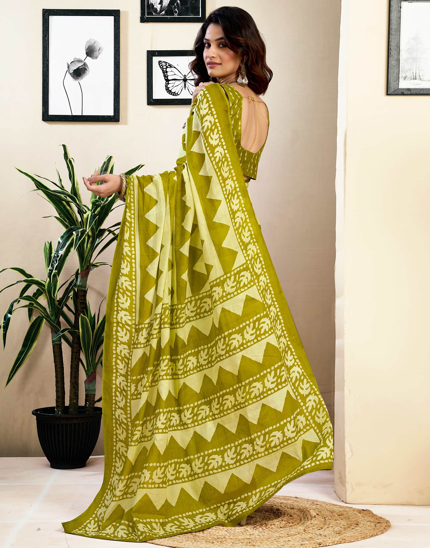 Ready To Wear Green Pure Cotton Geometric Printed Saree With Pocket - Image 7