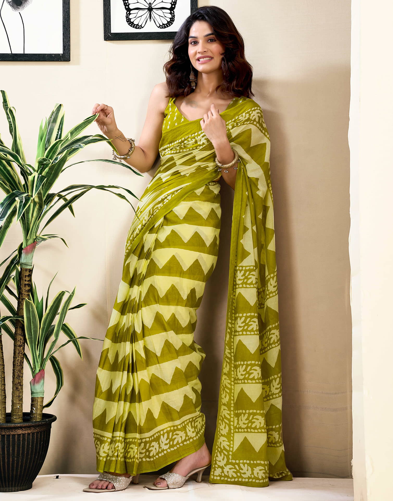 Ready To Wear Green Pure Cotton Geometric Printed Saree With Pocket - Image 8