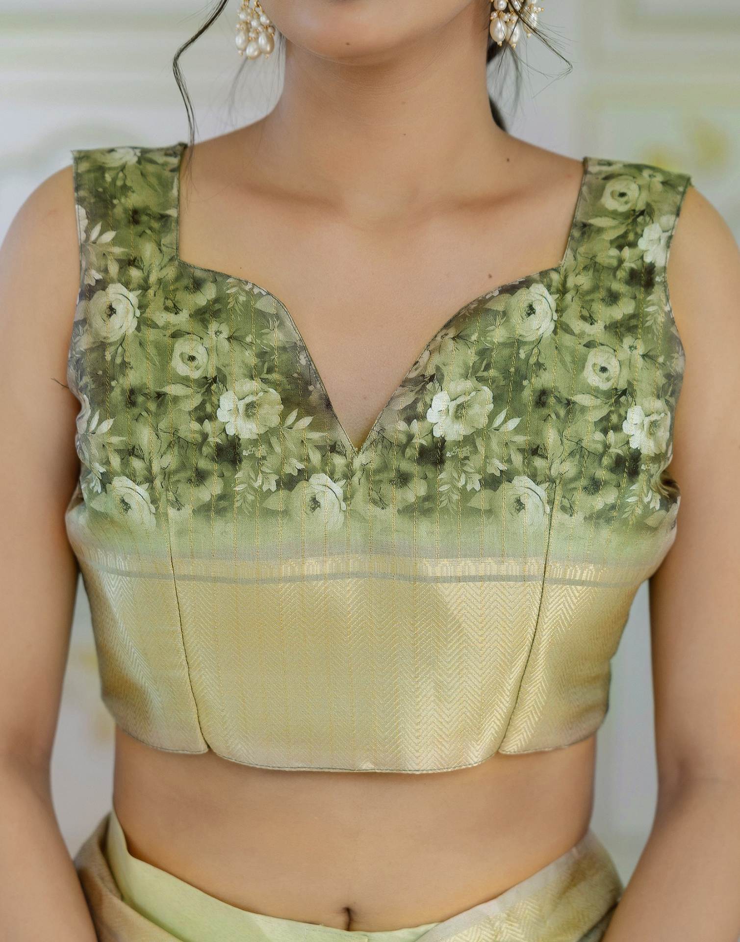 Ready To Wear Light Green Dola Silk Woven Border Printed Saree - Image 12