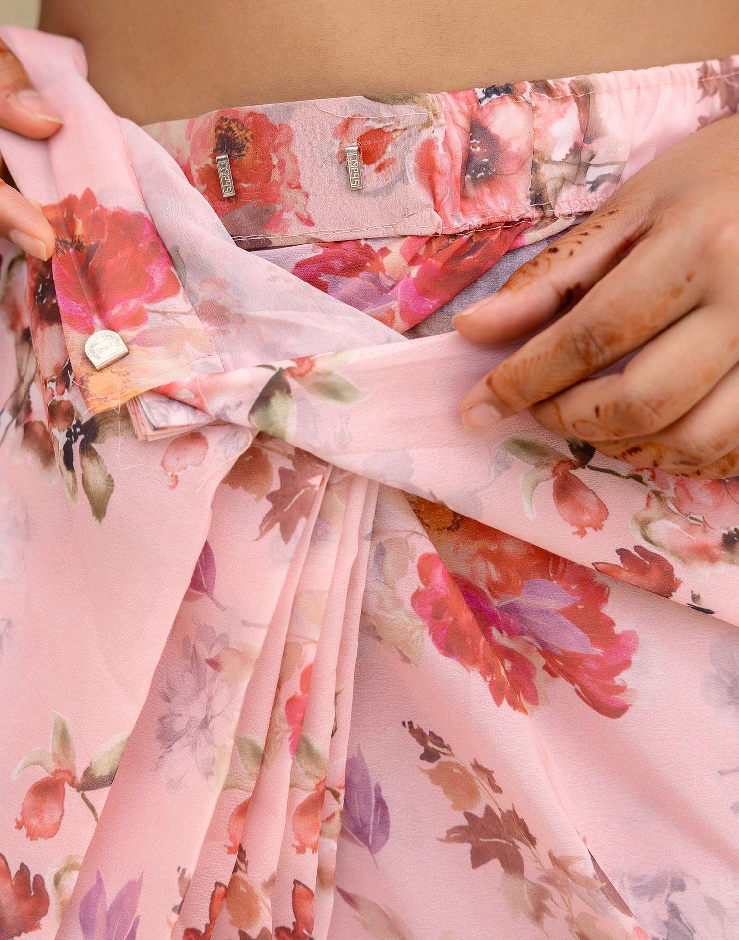 Ready To Wear Multicoloured Georgette Floral Printed Saree - Image 2