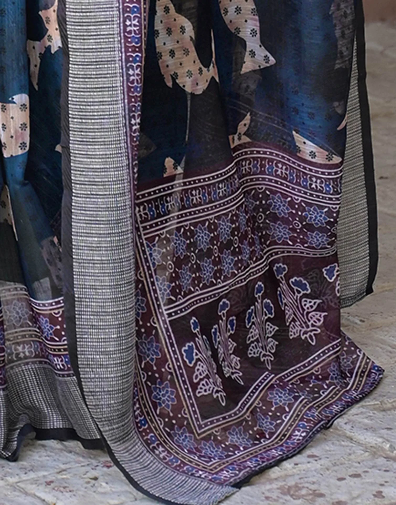 Ready To Wear Navy Blue Linen Printed Embroidery Border Saree - Image 10