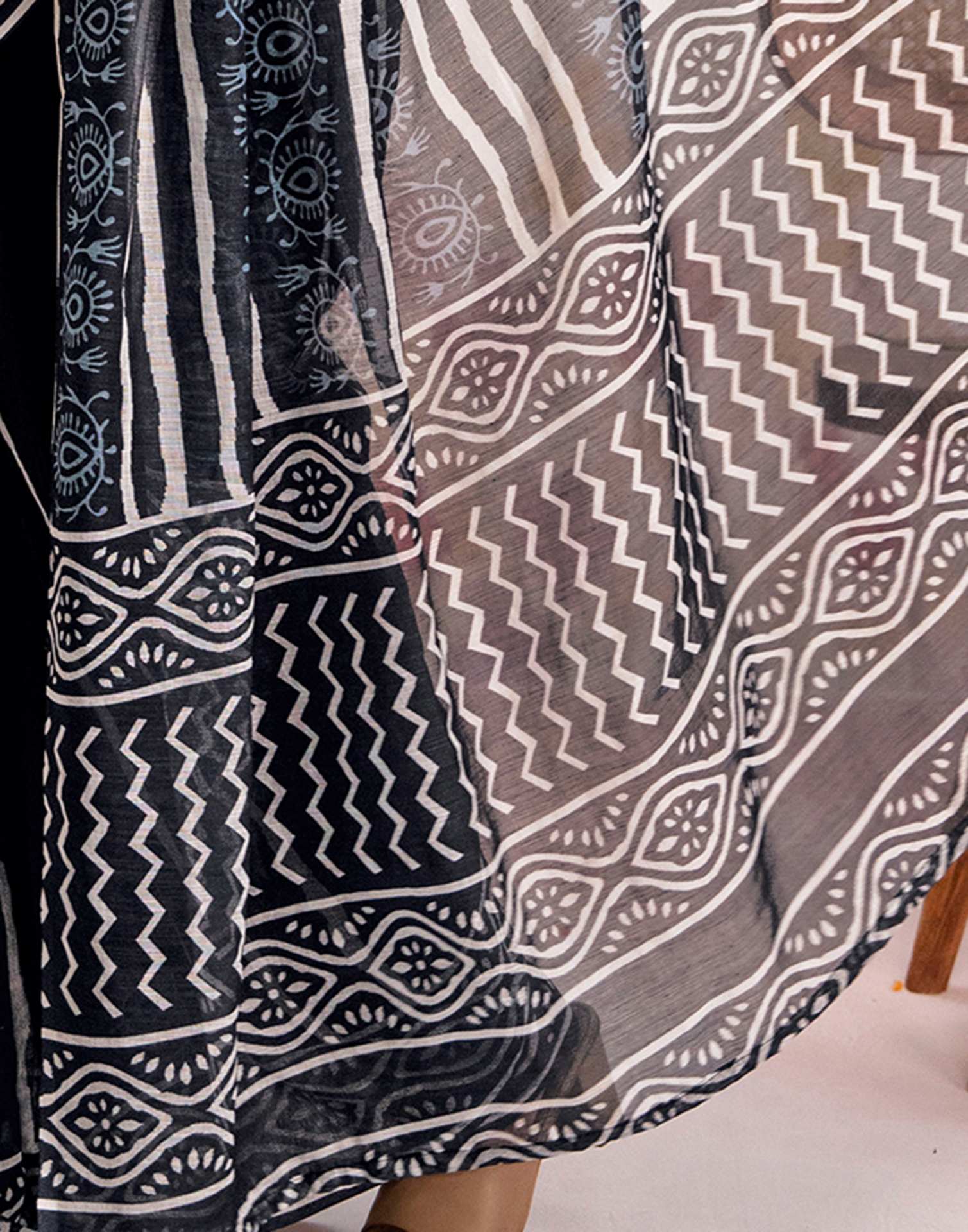 Ready To Wear Navy Blue Linen Printed Saree - Image 13
