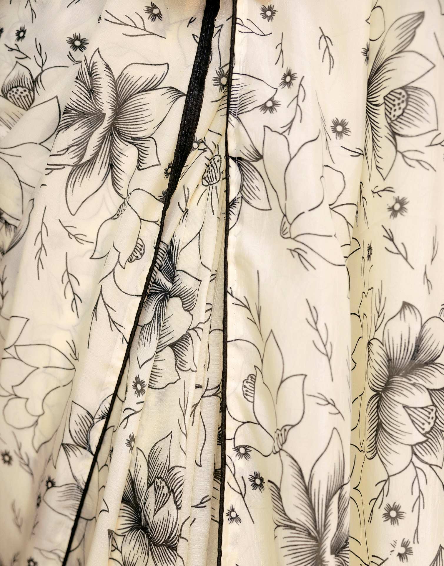 Ready To Wear Off White Chinnon Printed Saree - Image 11
