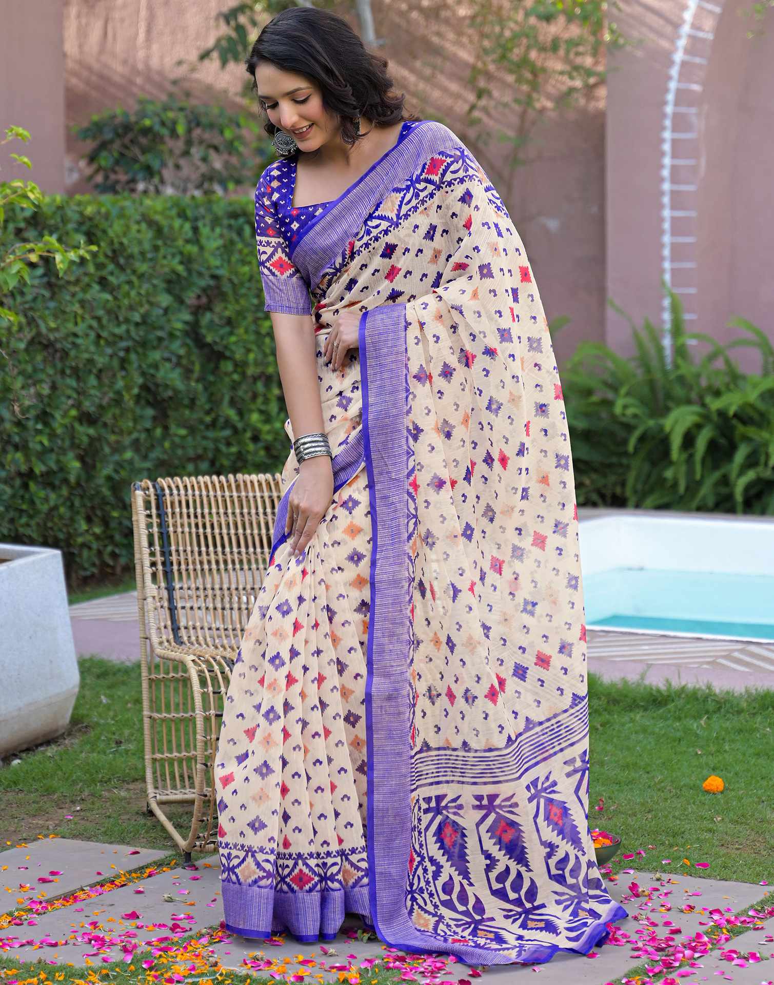 Ready To Wear Off White Linen Printed Embroidery Border Saree - Image 5