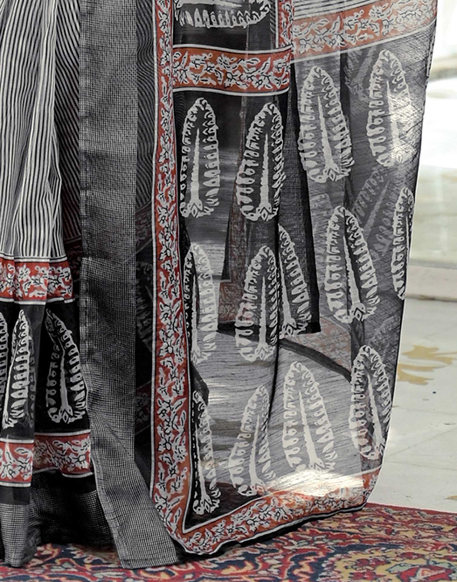 Ready To Wear Grey Linen Printed Saree - Image 10