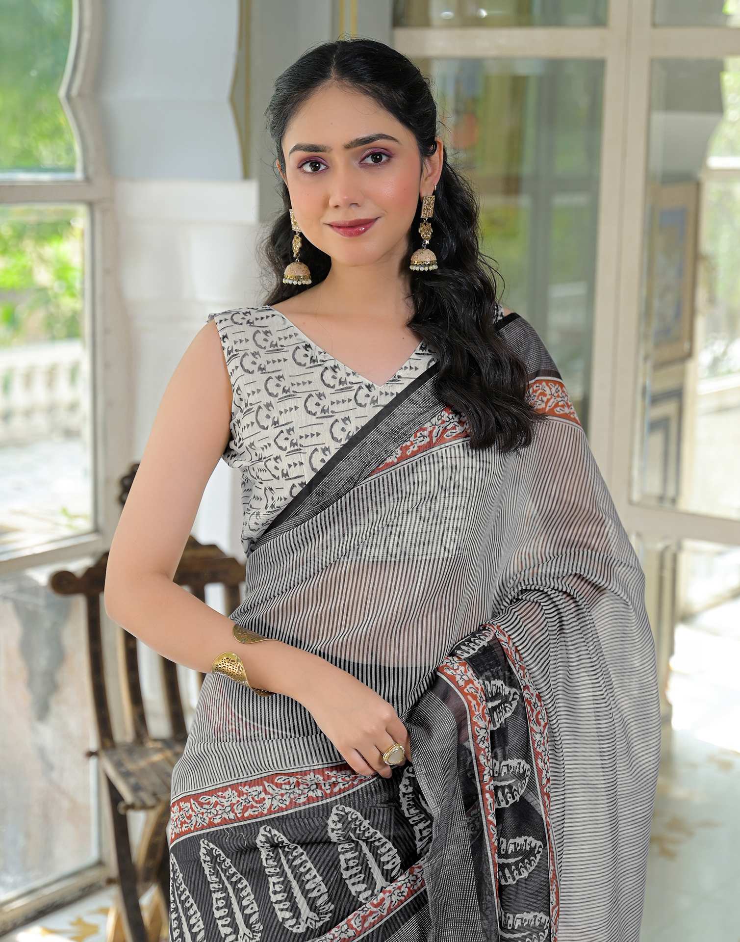 Ready To Wear Grey Linen Printed Saree - Image 2