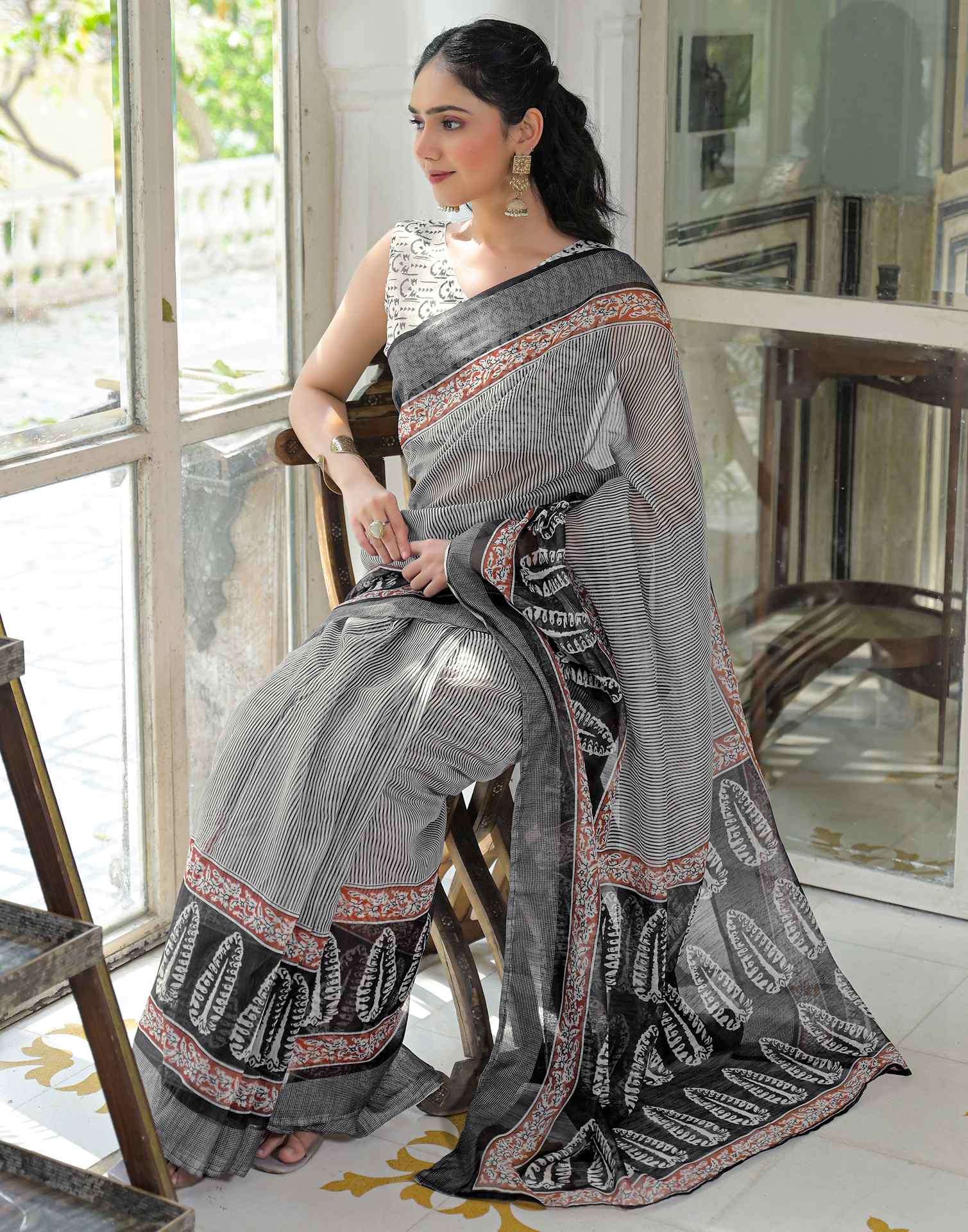 Ready To Wear Grey Linen Printed Saree - Image 4