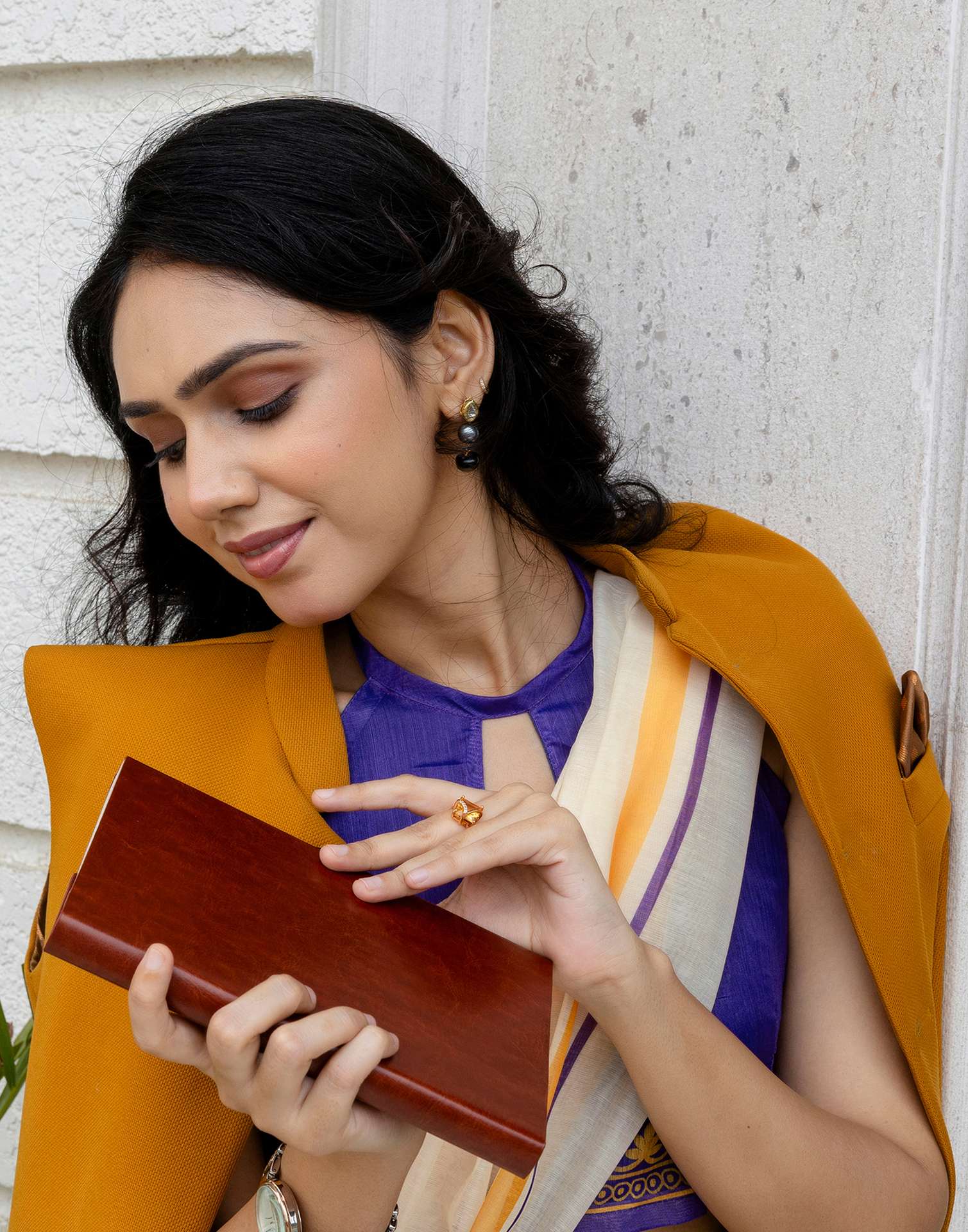 Ready To Wear Off White Linen Printed Saree - Image 5