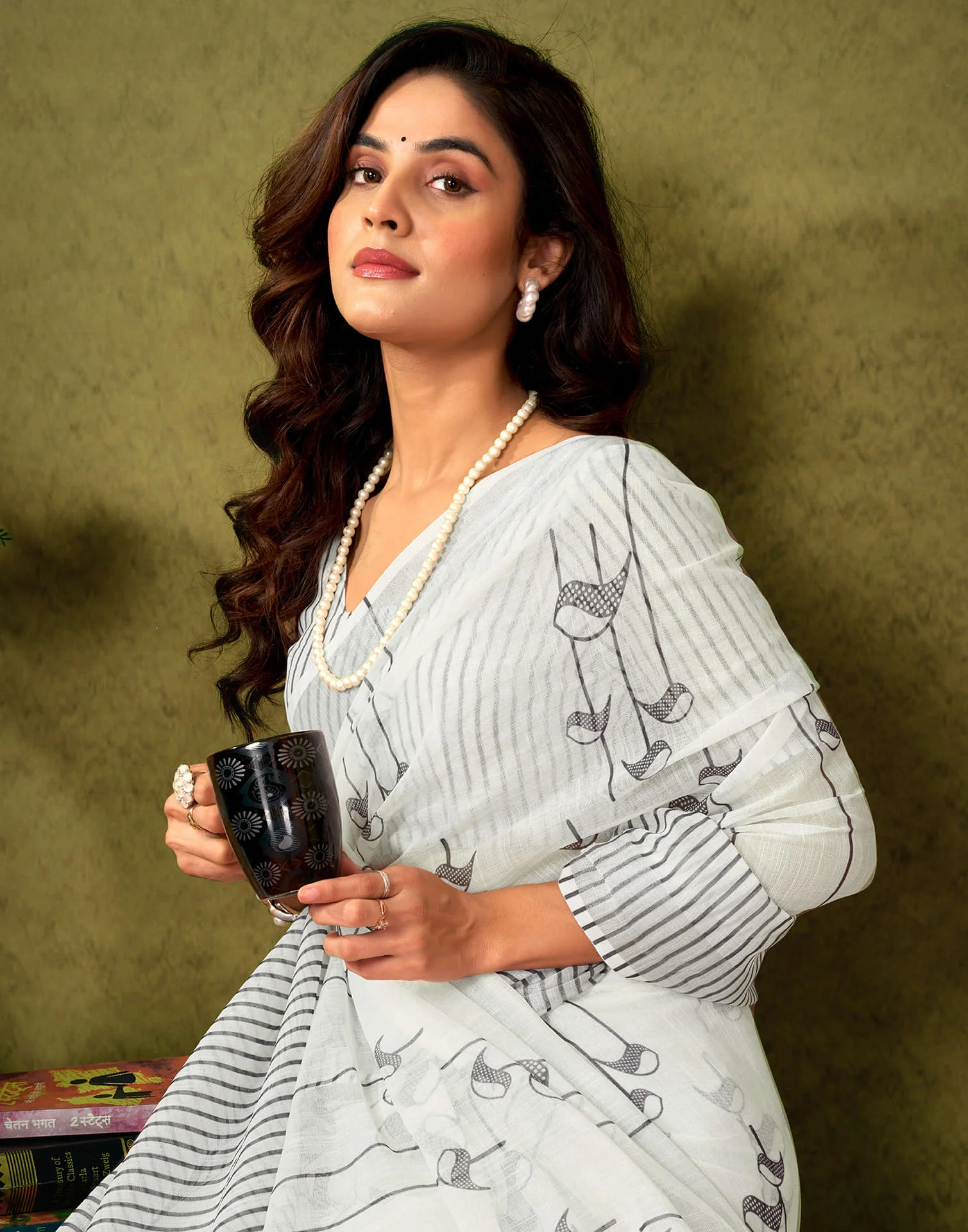 Ready To Wear Off White Linen Zari Printed Saree - Image 4