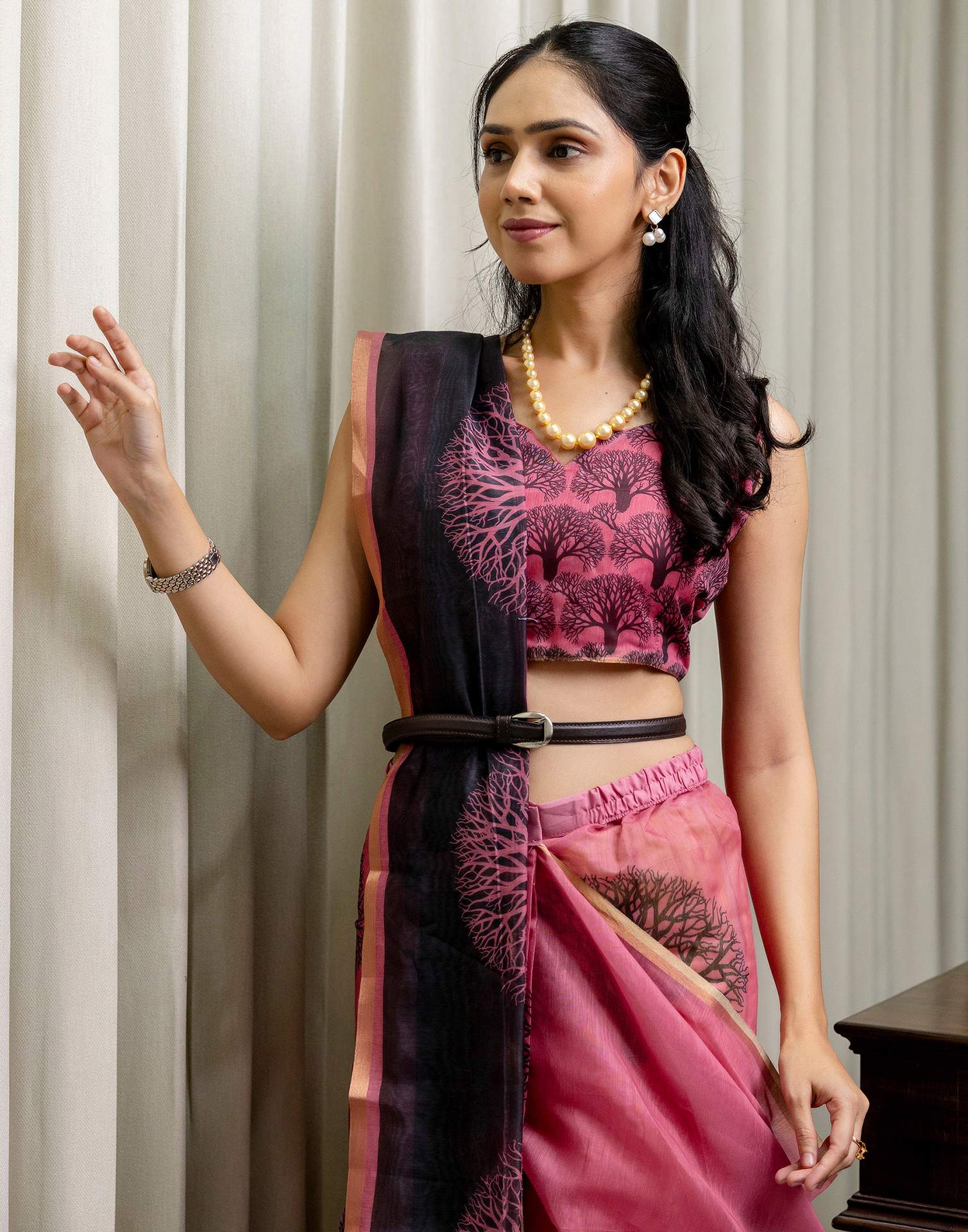 Ready To Wear Pink Linen Printed Saree - Image 5