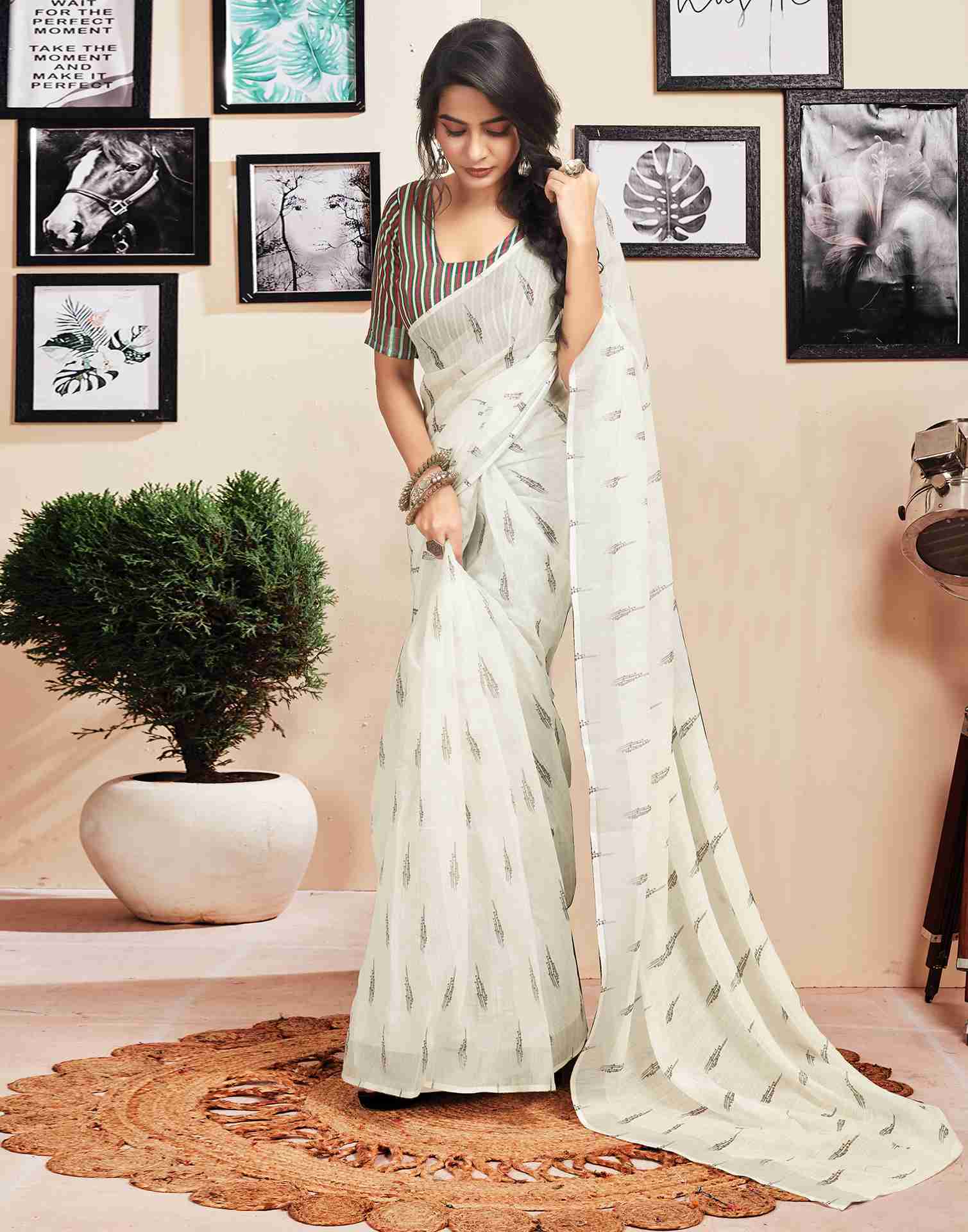 Ready To Wear White Cotton Printed Saree - Image 4