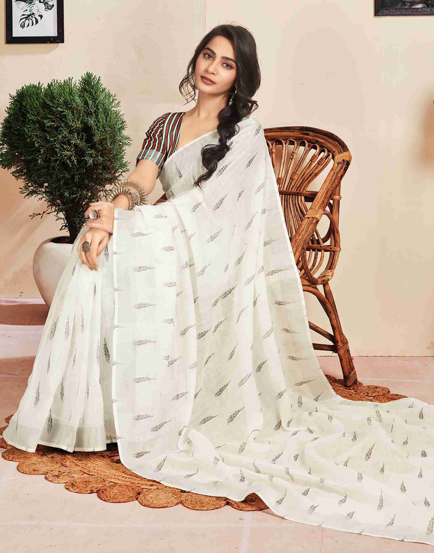 Ready To Wear White Cotton Printed Saree - Image 5