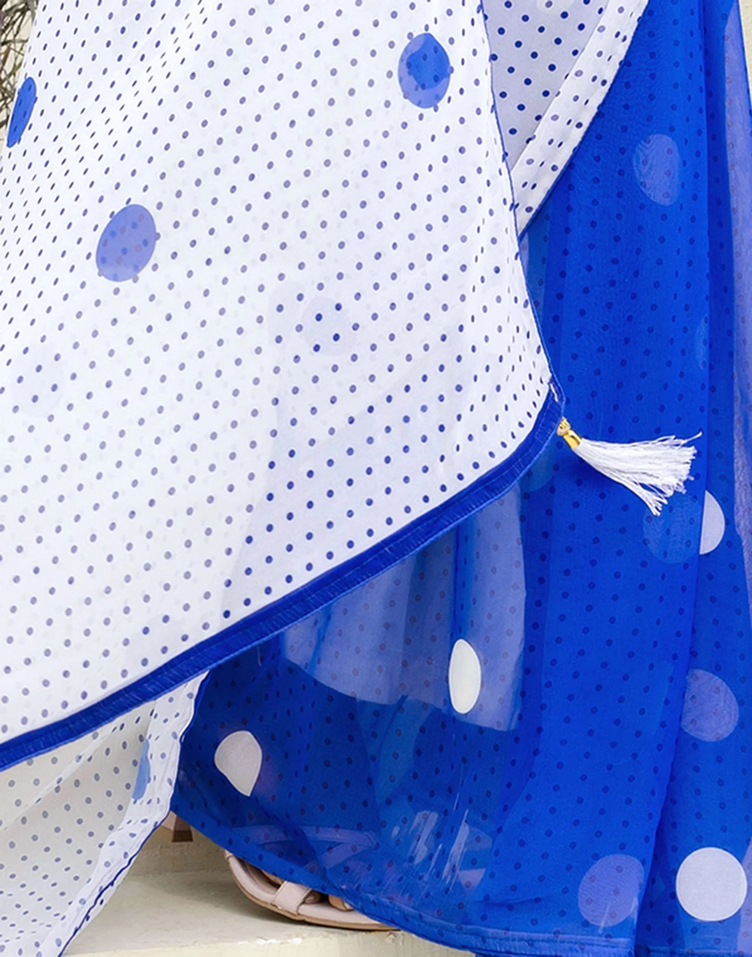 Ready To Wear White Georgette Printed Saree - Image 9