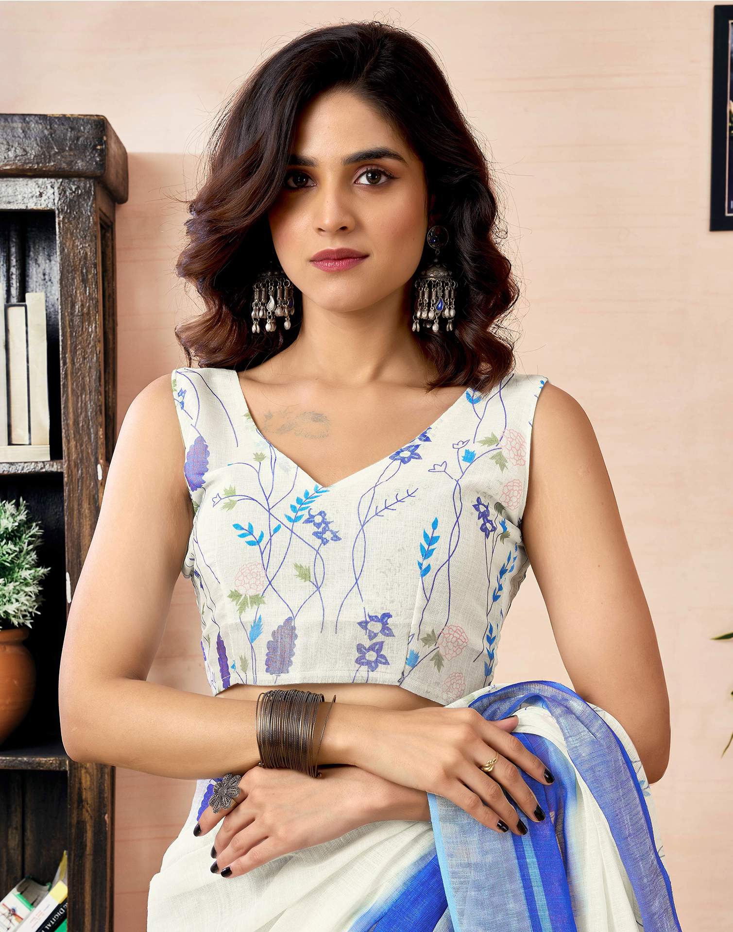 Ready to Wear White Linen Zari Floral Printed Saree - Image 9