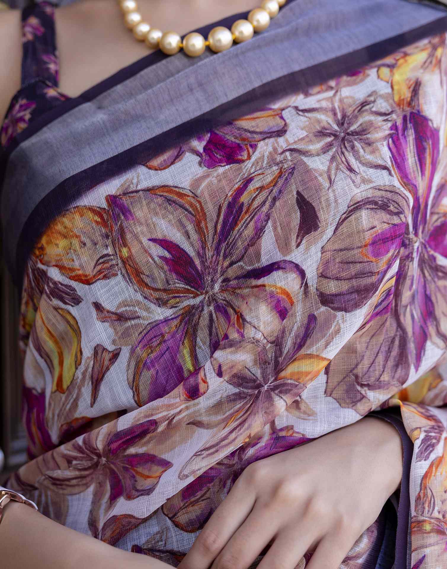 Ready To Wear White Linen Floral Printed Saree - Image 10