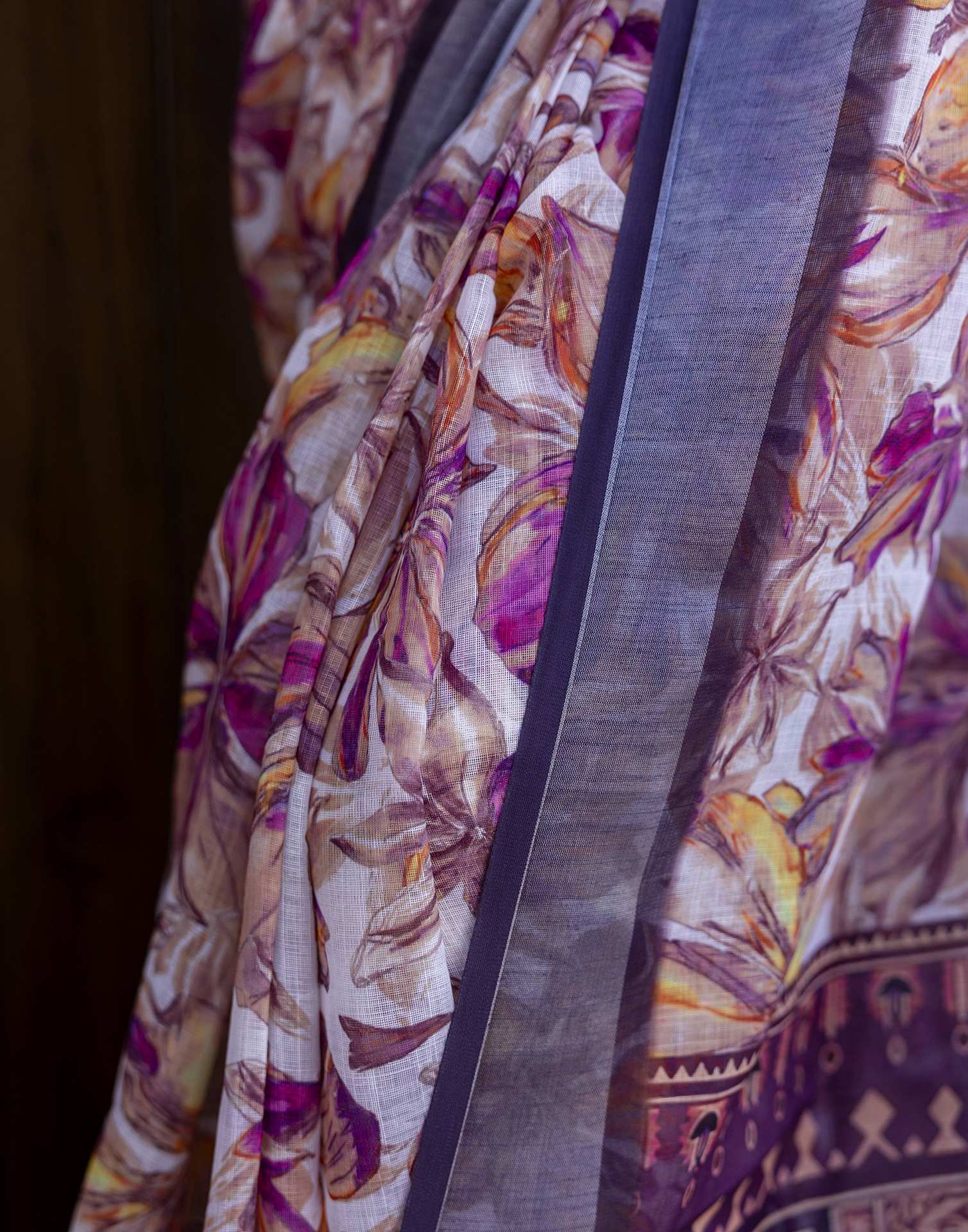Ready To Wear White Linen Floral Printed Saree - Image 13
