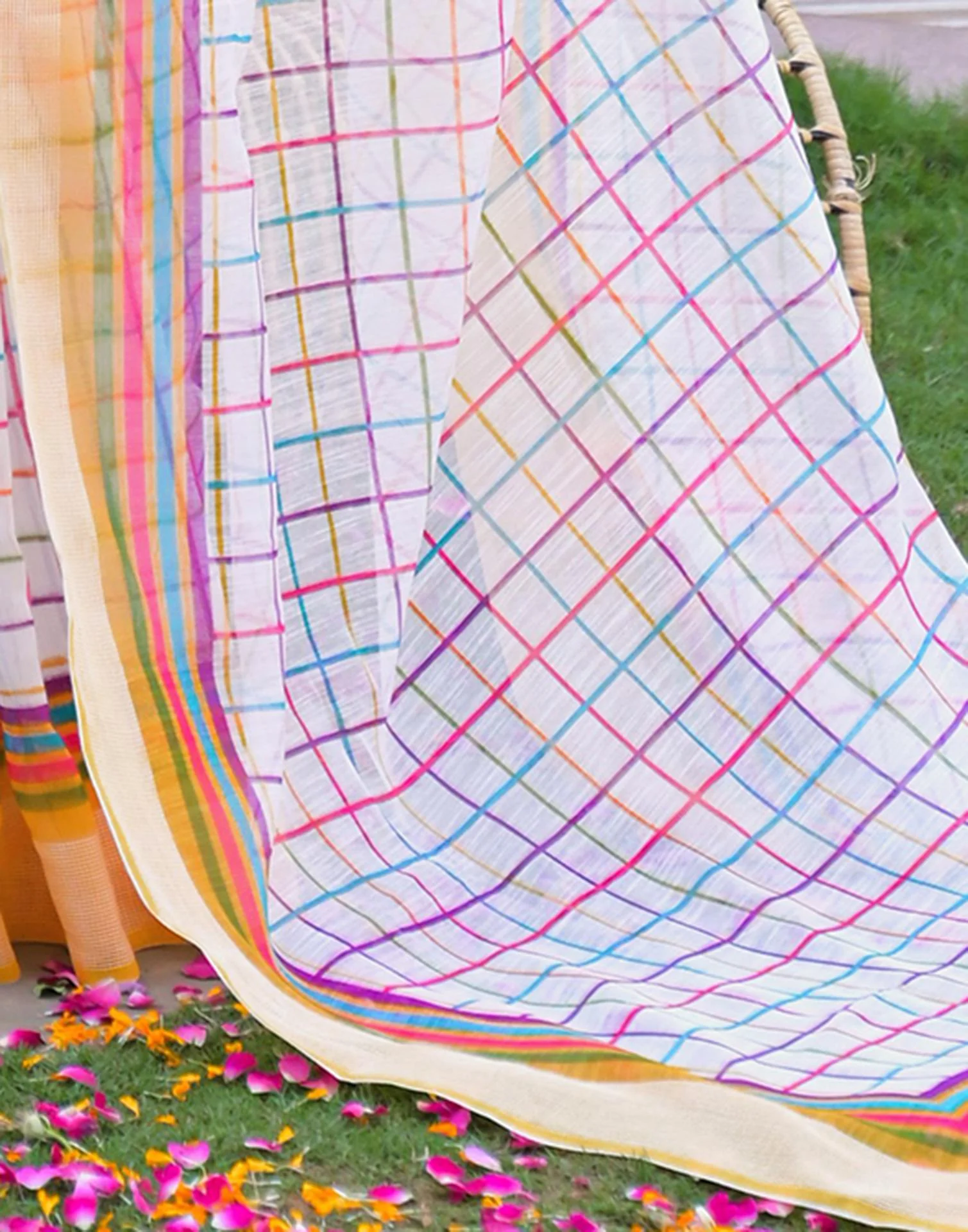 Ready To Wear White Linen Printed Embroidery Border Saree - Image 11