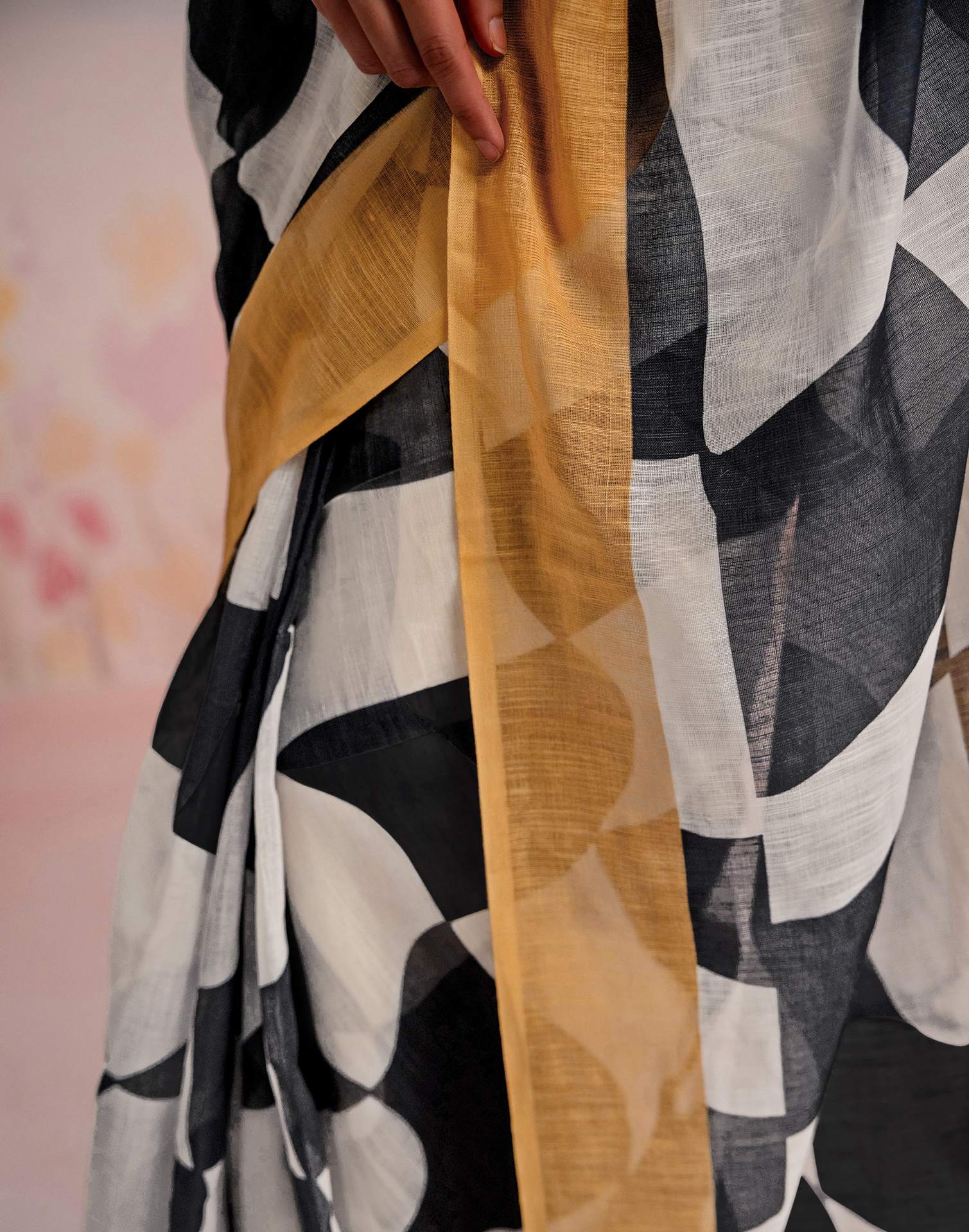 Ready To Wear White Linen Printed Saree - Image 13
