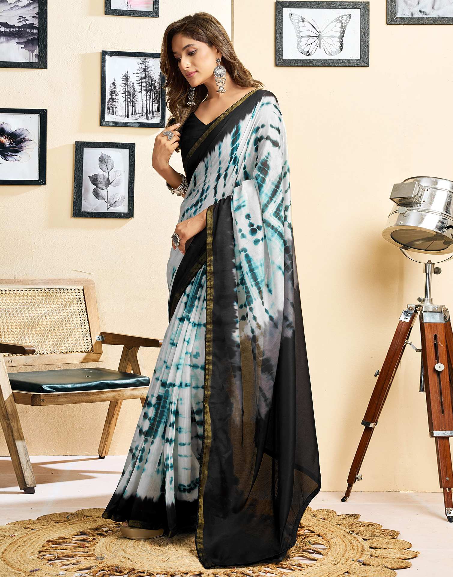 Ready To Wear White Linen Printed Saree - Image 6