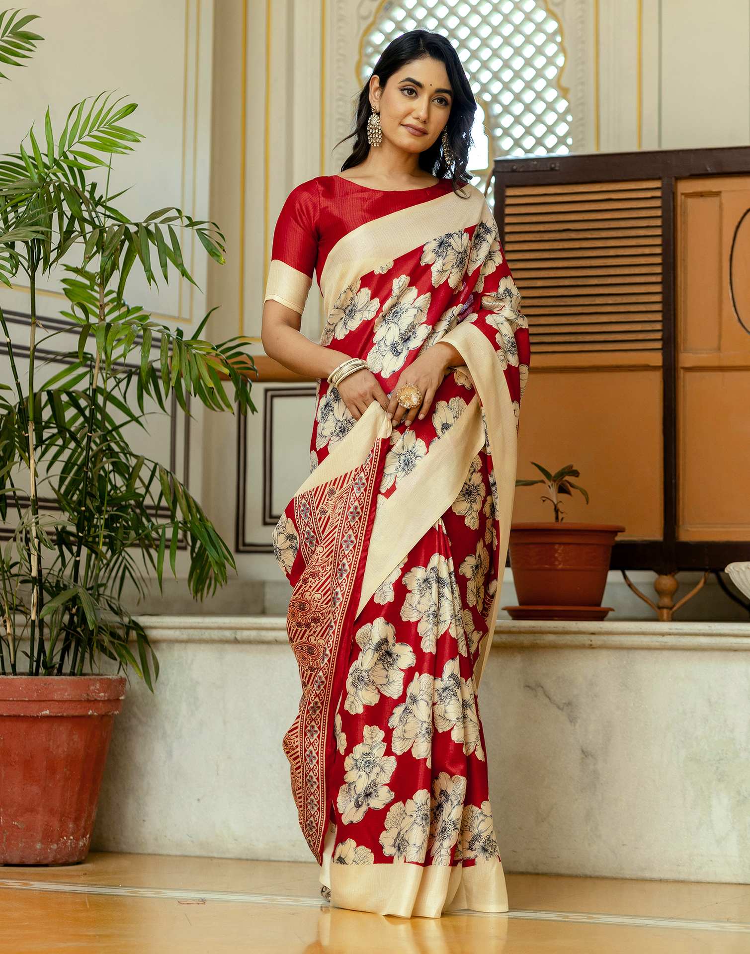 Red Cotton Floral Printed Saree - Image 5