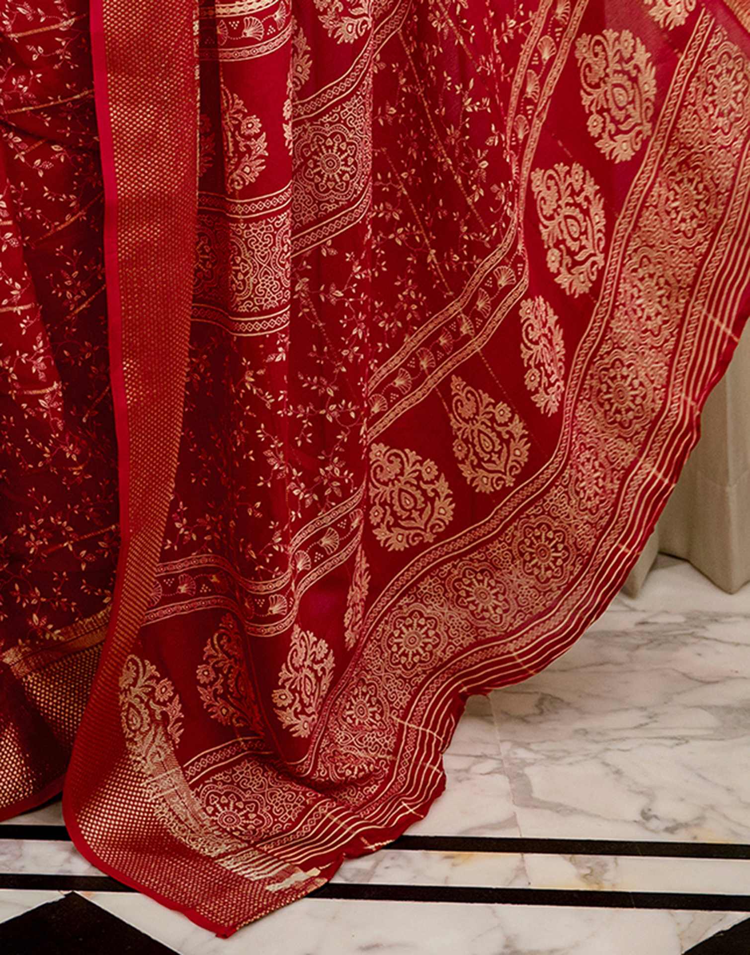 Red Georgette Printed Zari Stripe SareeĀ - Image 10