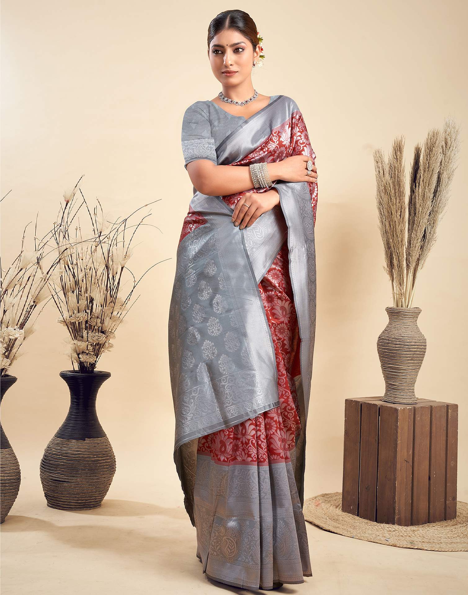 Red Silk Woven Banarasi Saree - Image 5