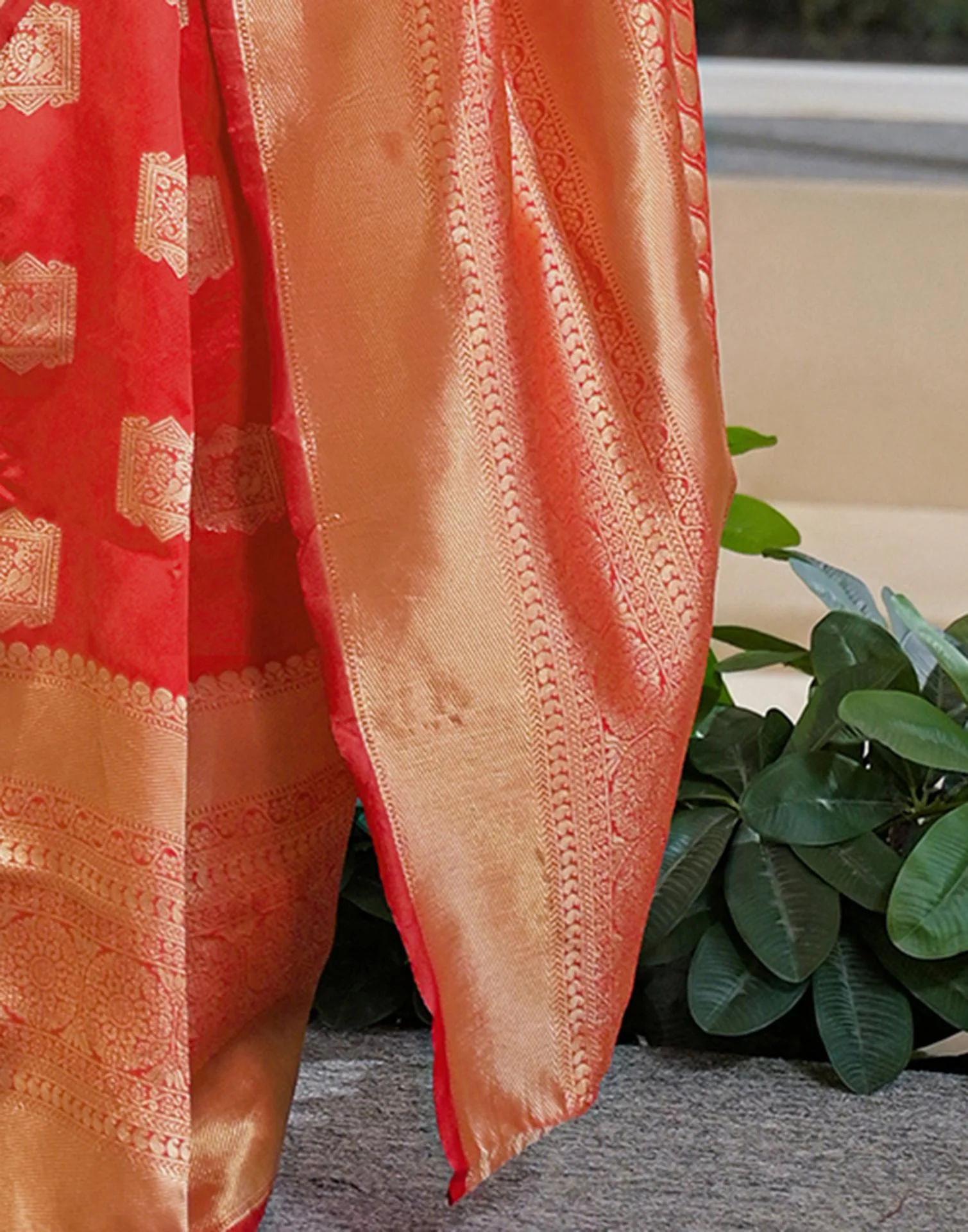 Red Silk Woven Banarasi Saree - Image 10
