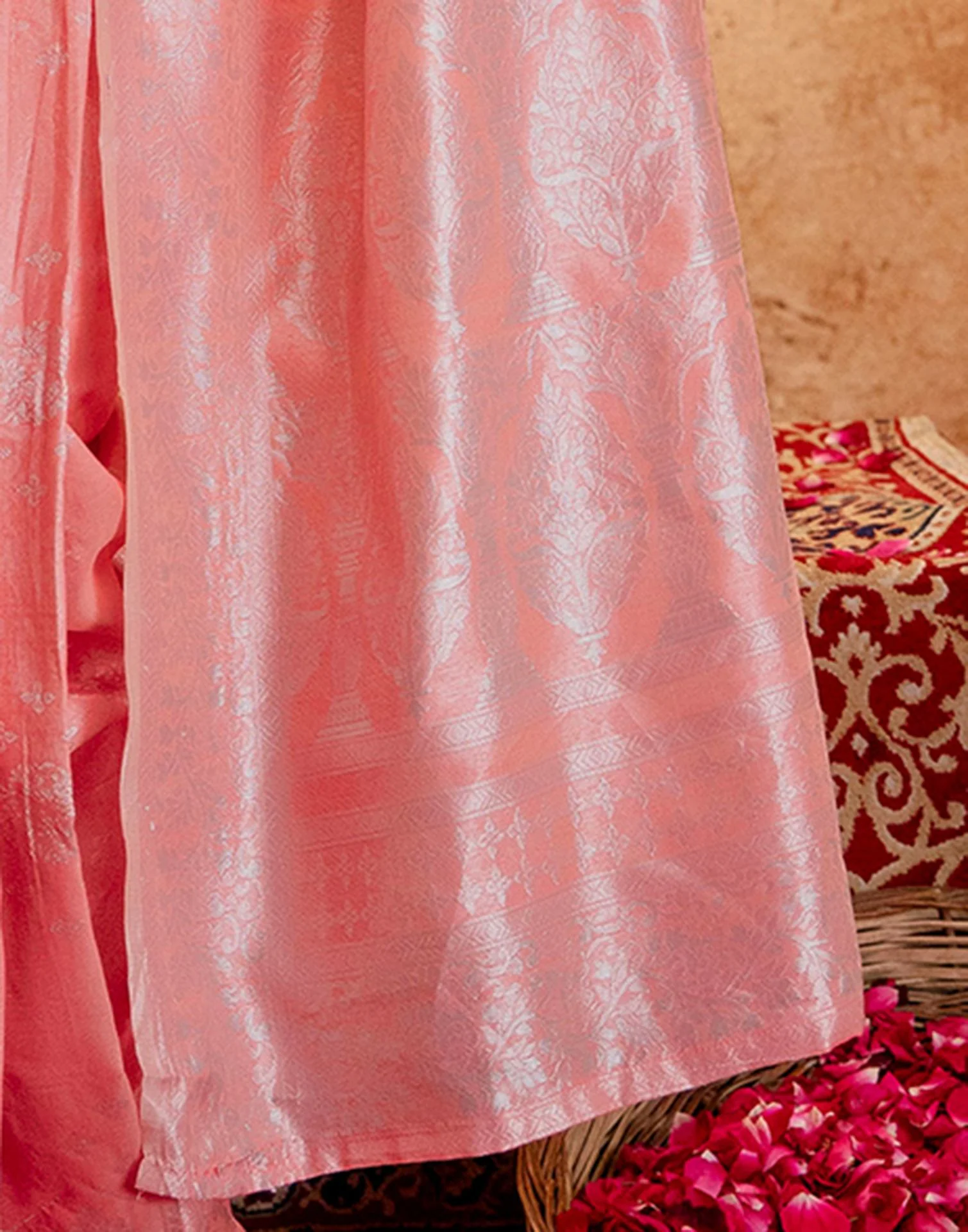 Rose Pink Silk Woven Banarasi Saree - Image 10